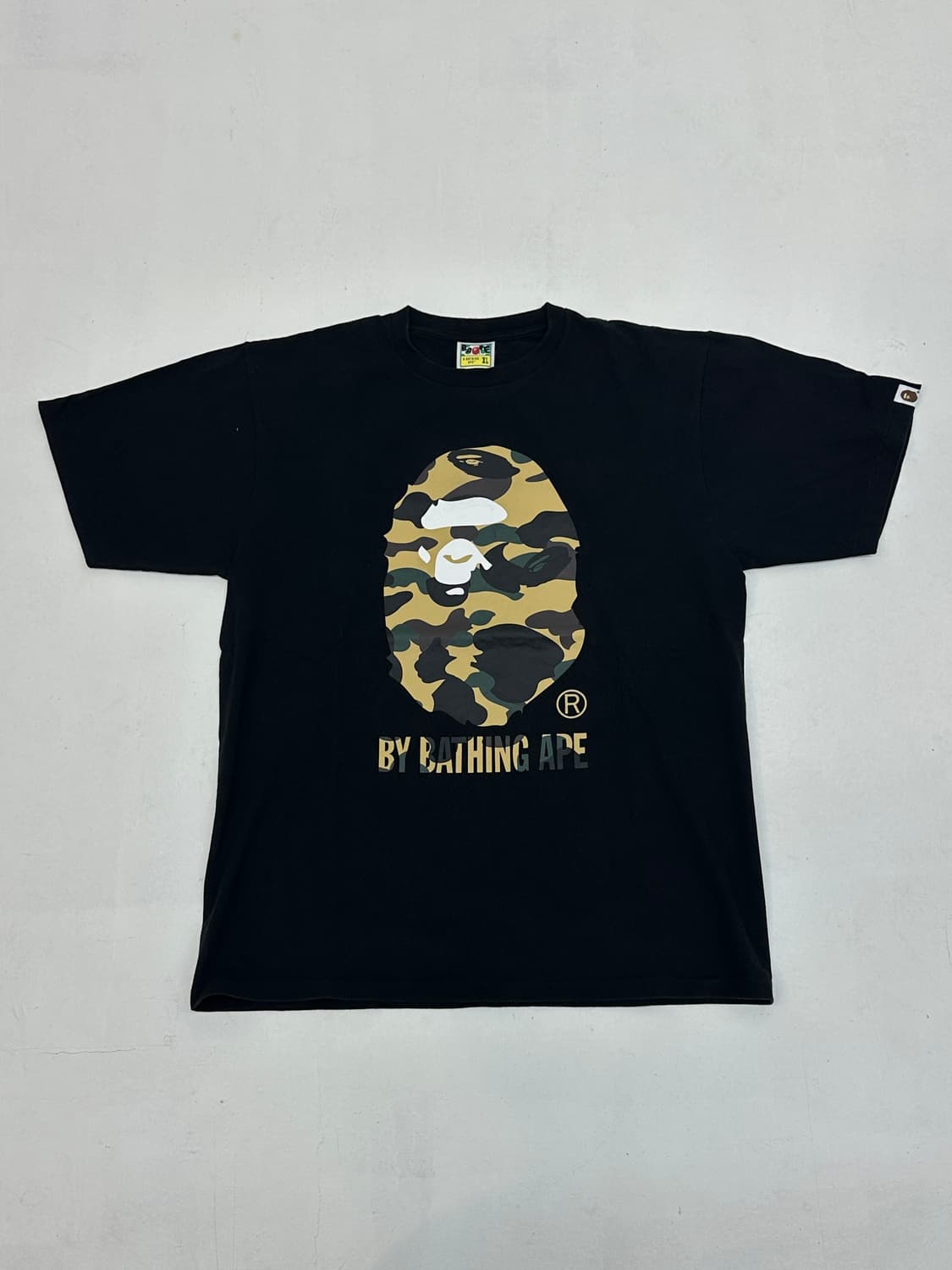 베이프 퍼스트 카모 바이 베이싱 에이프 티셔츠 블랙 옐로우 상품이미지1