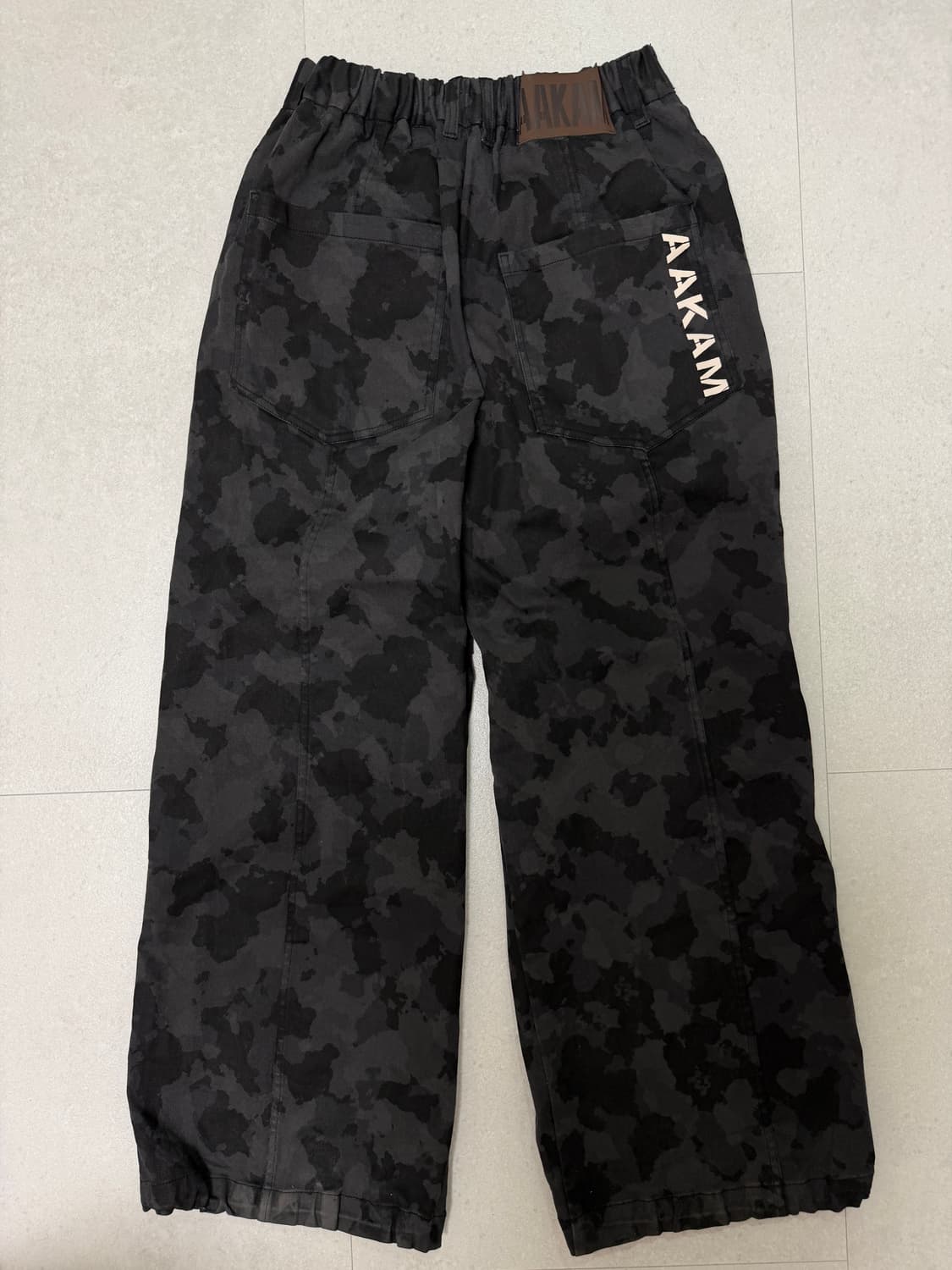 아캄 Knee Pin-tuck Camouflage Twill Pants 상품이미지4