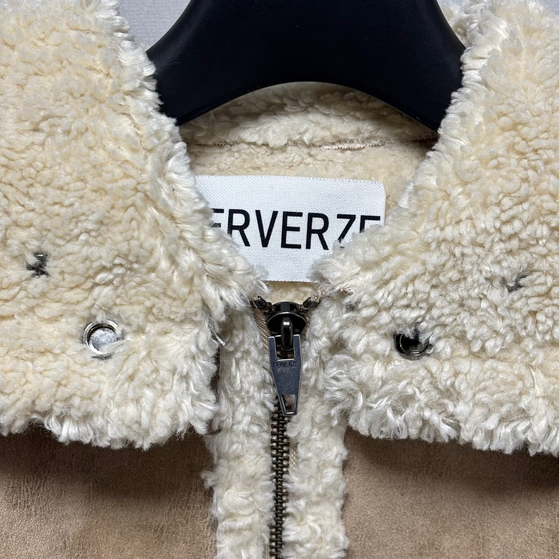 F) perverze 퍼버즈 베이지 무스탕 상품이미지2