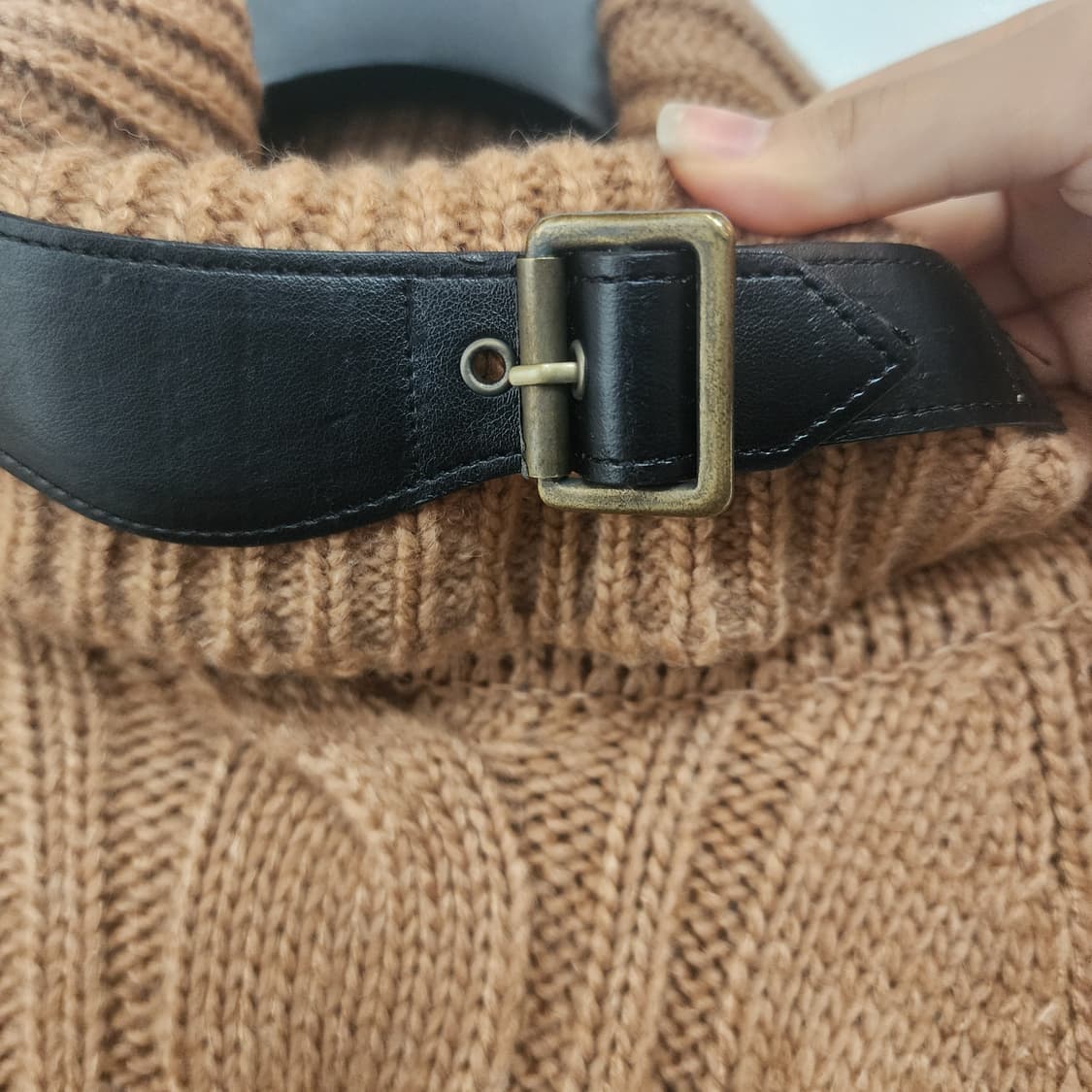 매긴 브라운 케이블 니트 롤넥 숄더 워머 상품이미지7