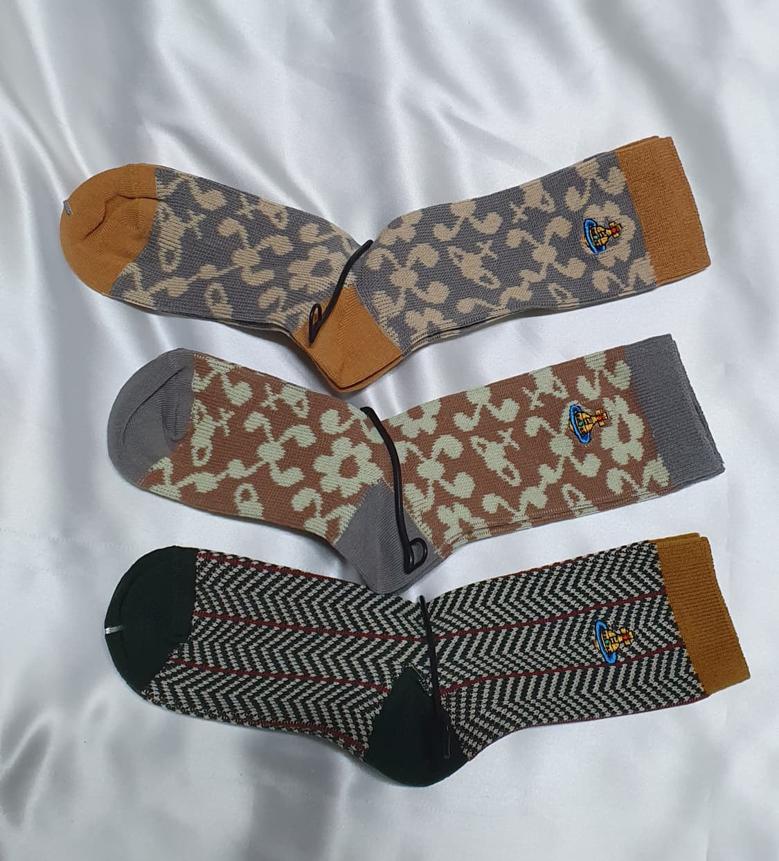 코랄베이지 그레이 브라운 물결 멀티 패턴 꽃 행성 비비안웨스트우드 양말  상품이미지7