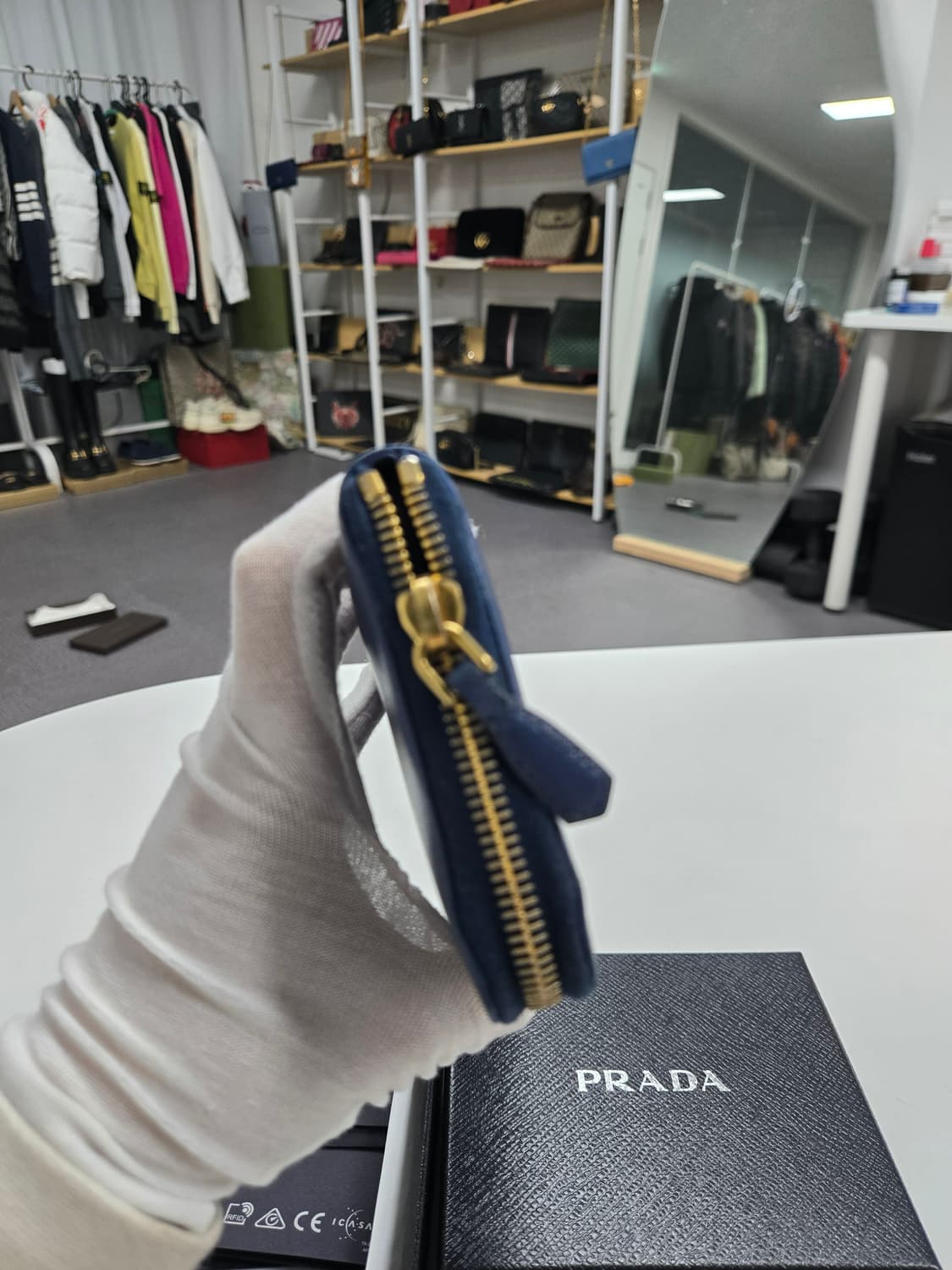 [50%할인] 프라다 지퍼돌이 장지갑 상품이미지4