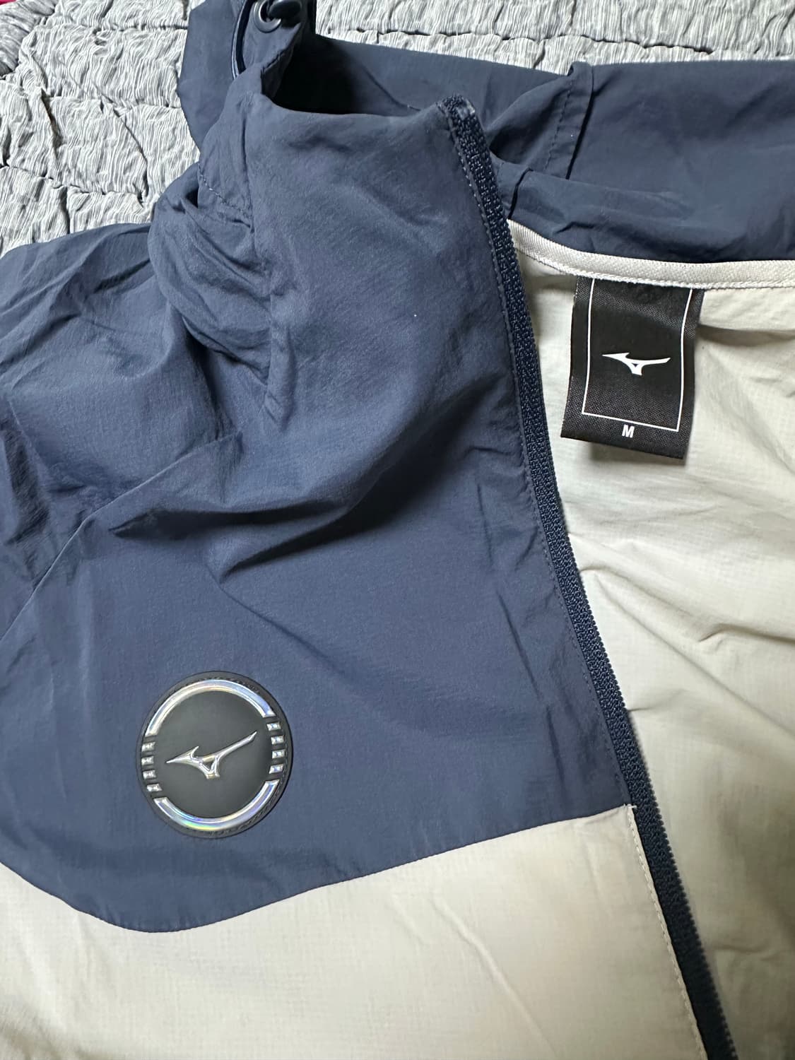 미즈노 바람막이 후드 자켓 베이지 네이비 상품이미지4