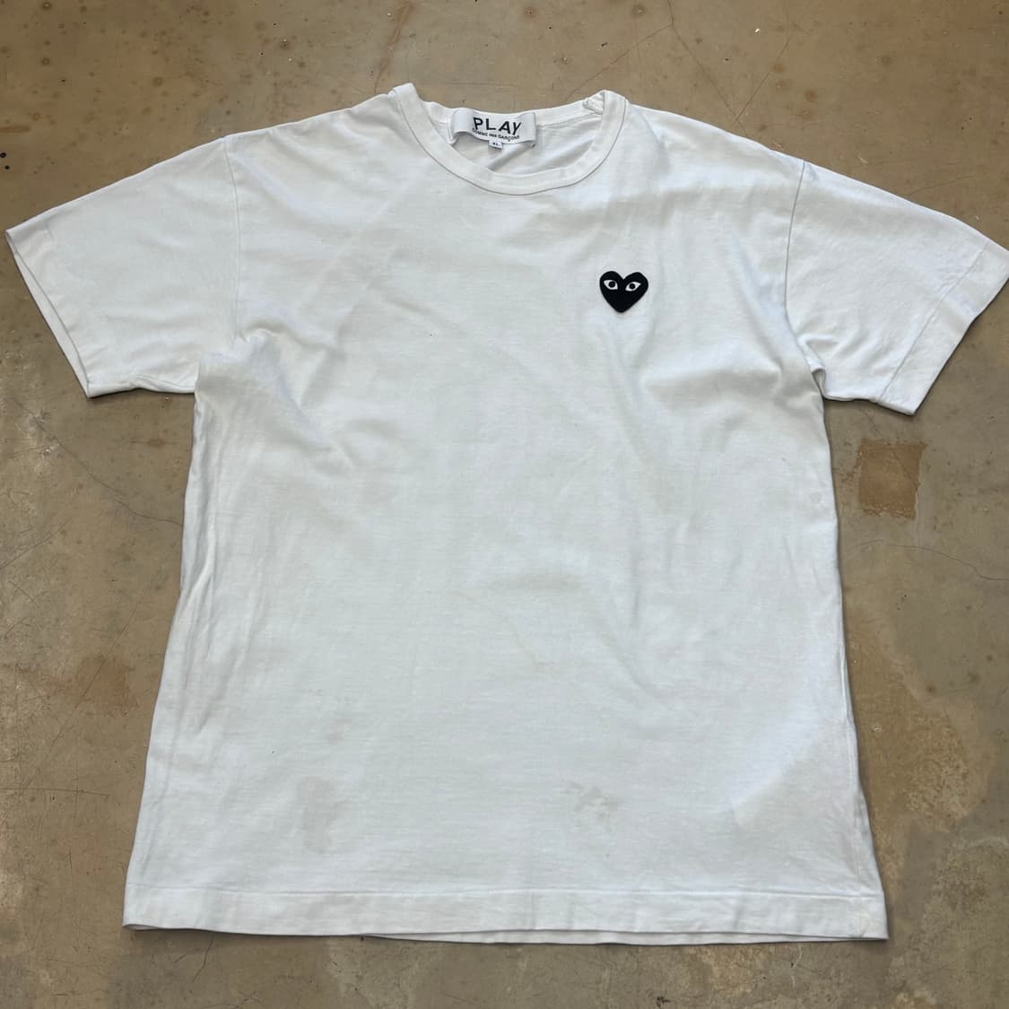 XL 꼼데가르송 블랙 하트 와펜 화이트 반팔티 상품이미지2