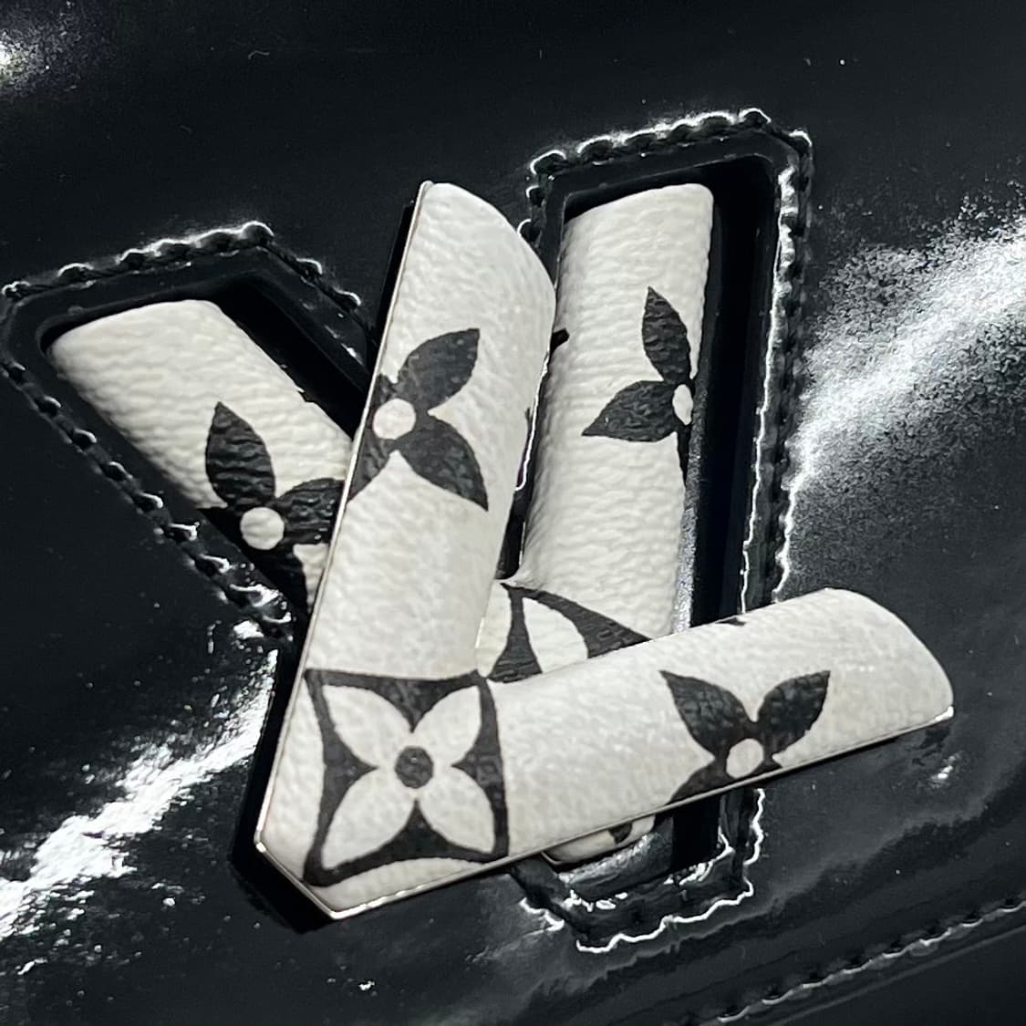 루이비통 트위스트 베르니 체인백 상품이미지2