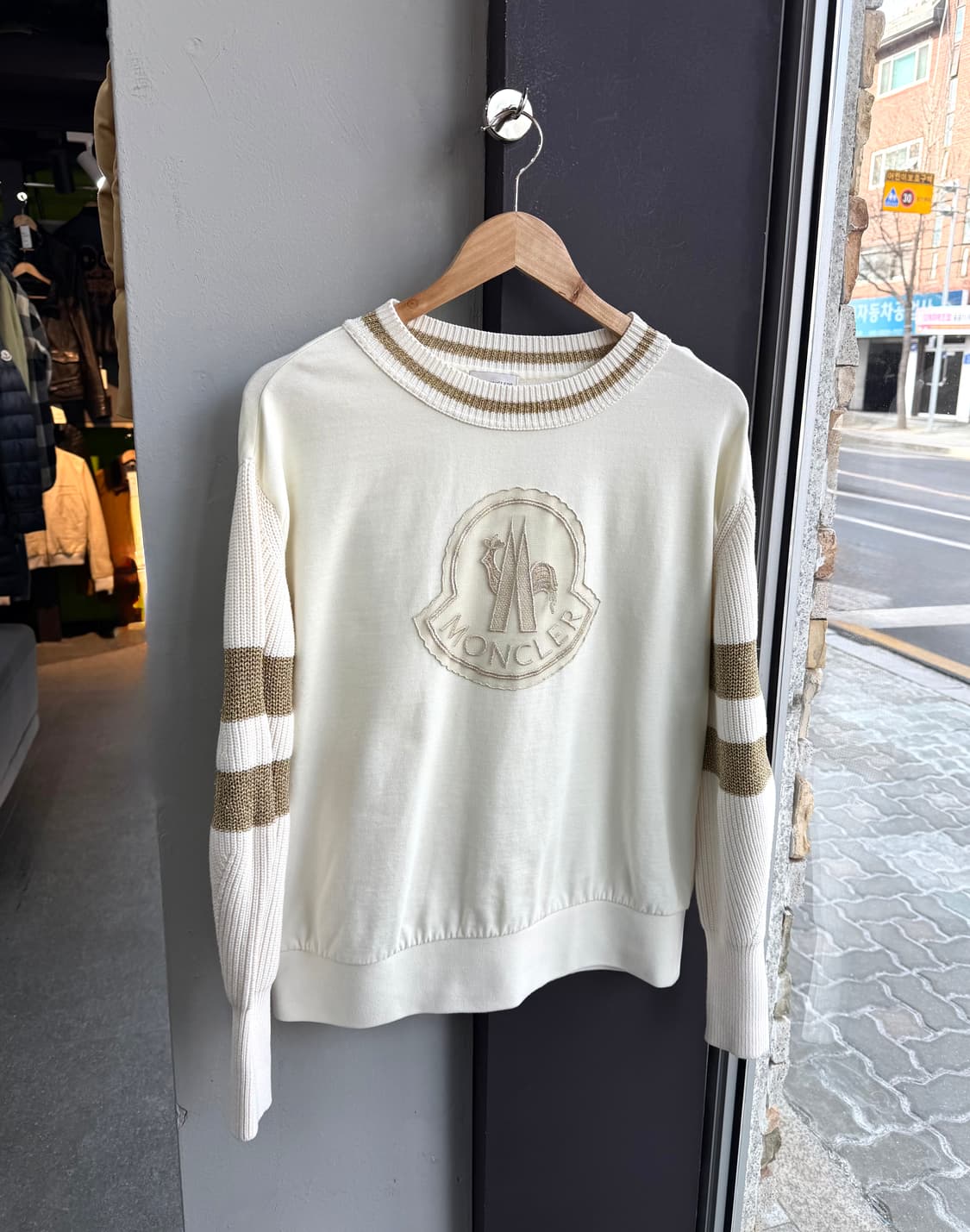 95~100/ 몽클레어 빅로고 스웻 니트 상품이미지3