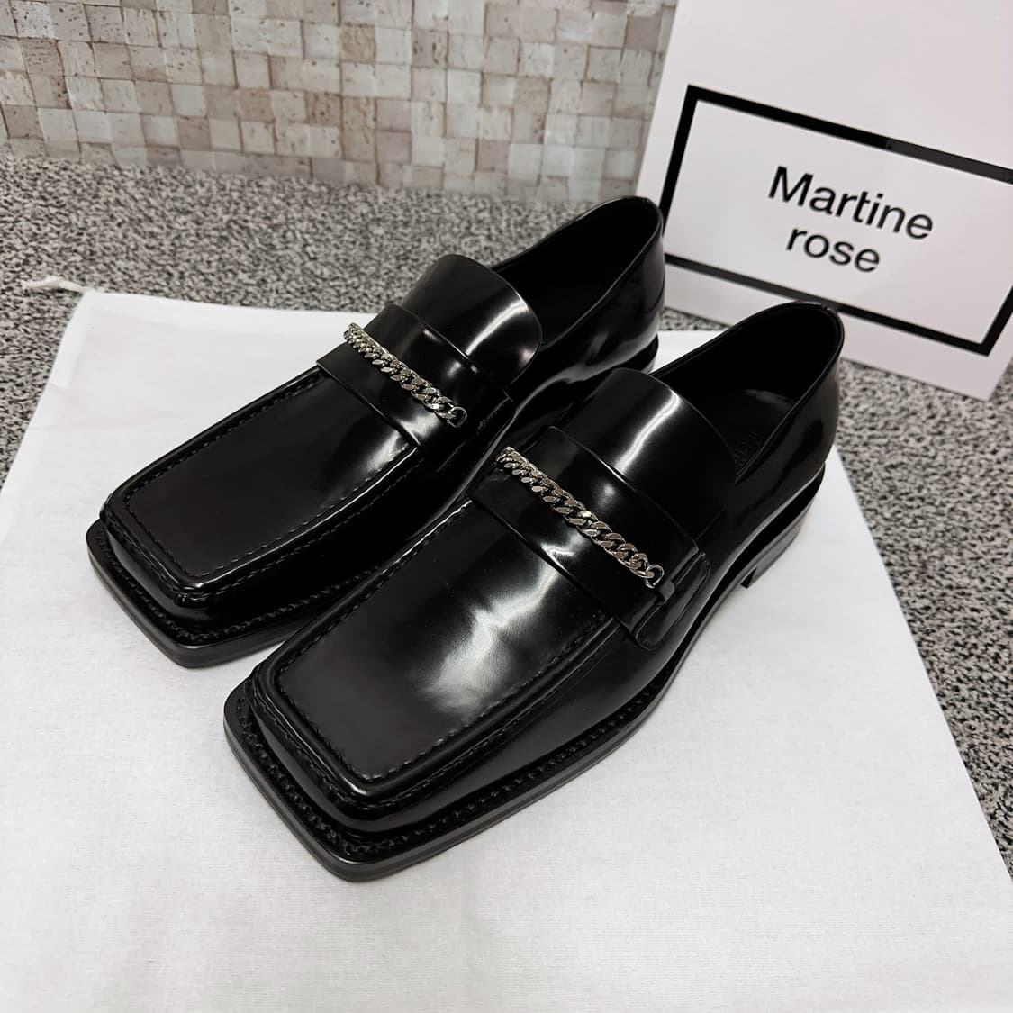 마틴 로즈 남성 블랙 체인 로퍼 75% 상품이미지3