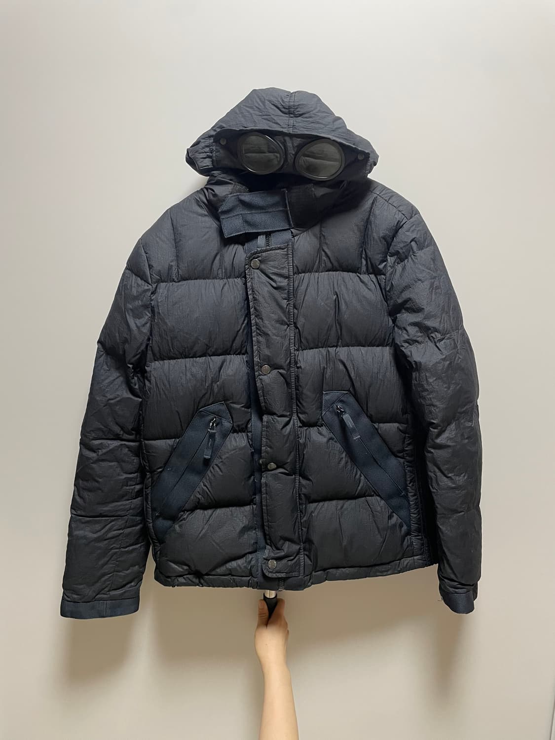 Cp컴퍼니 고글 패딩 L 상품이미지2
