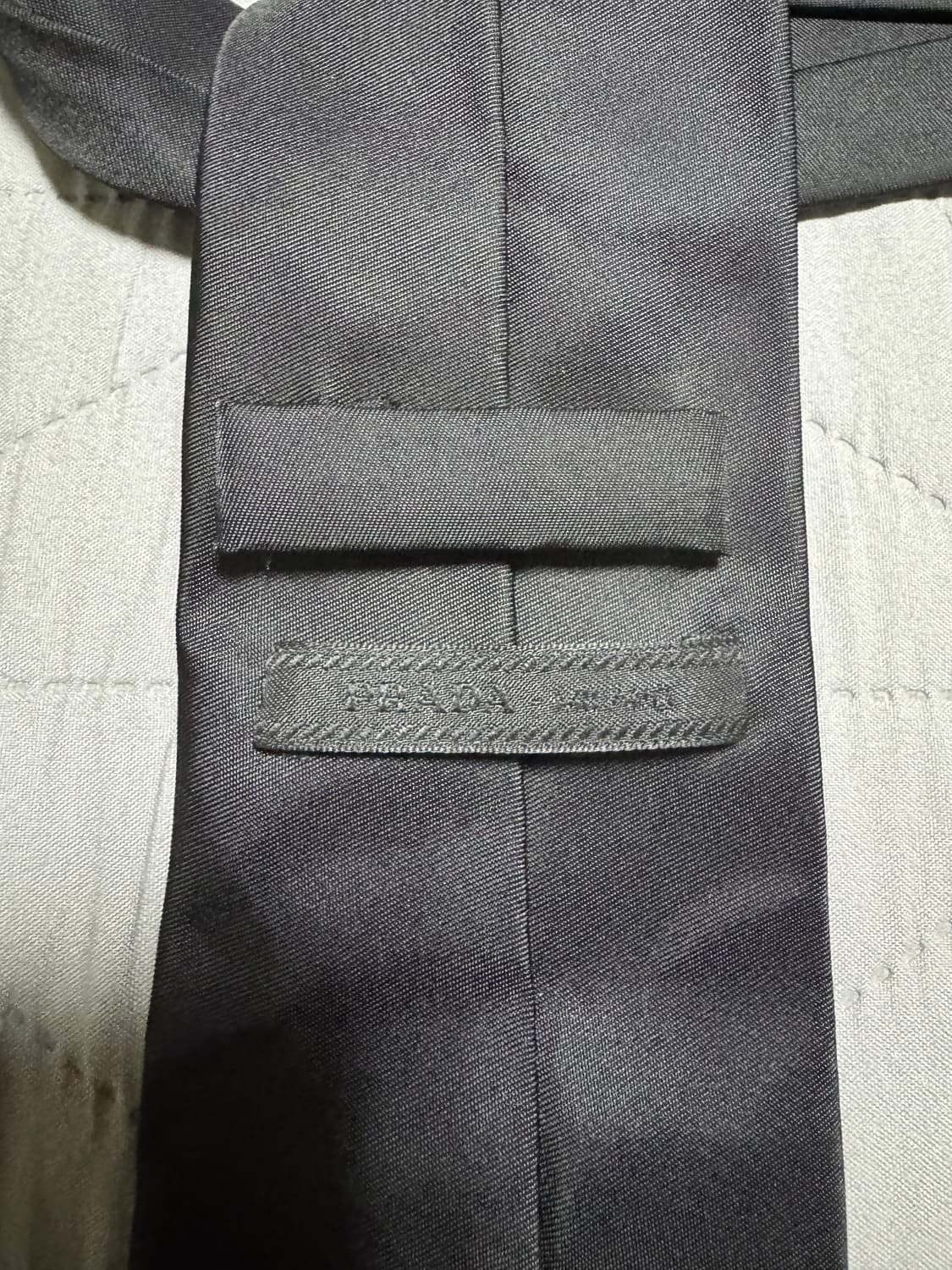 프라다 리나일론 삼각로고 개버딘 넥타이 볼로타이 셔츠 상품이미지4