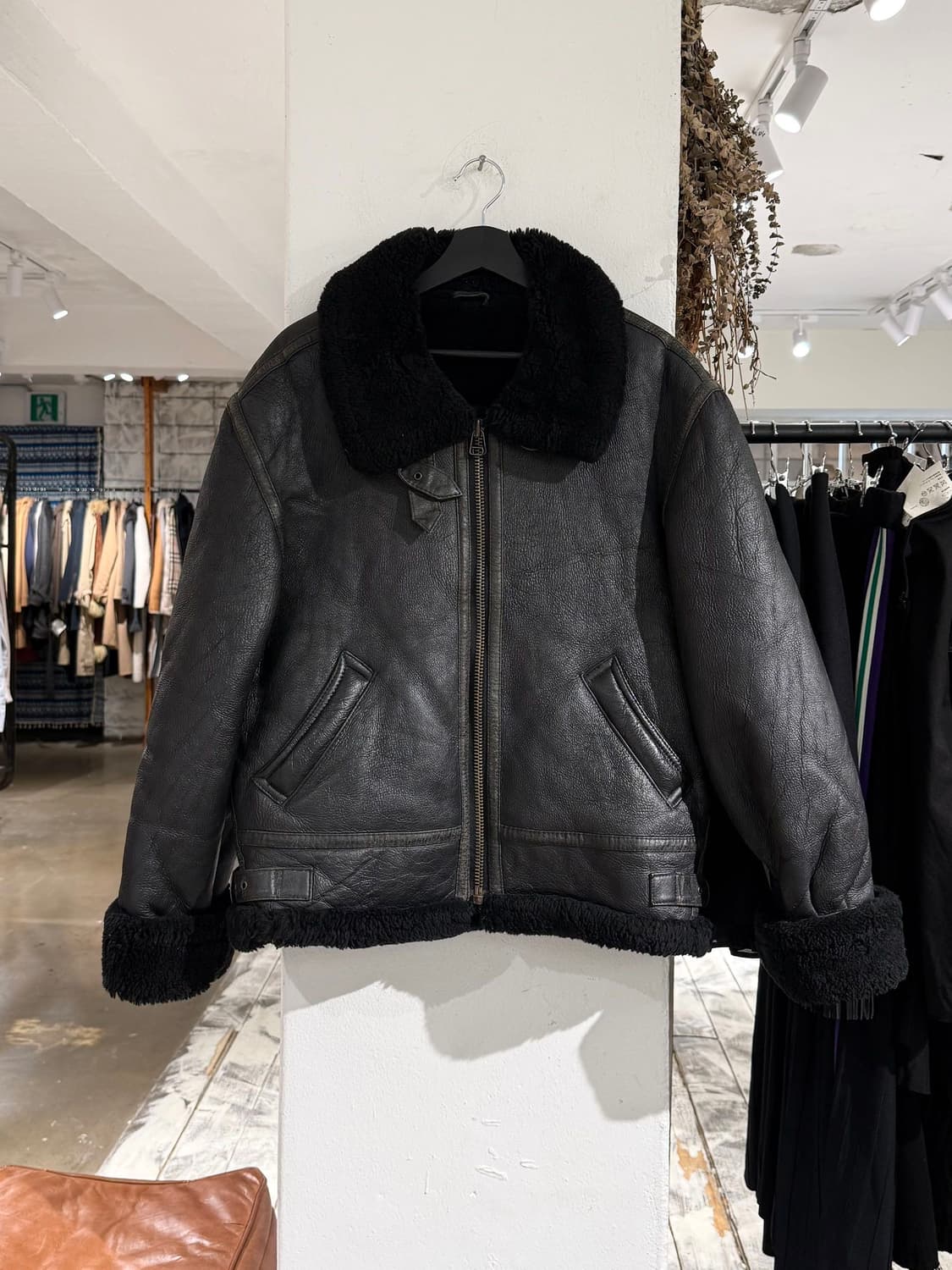 영 쉽스킨 미군 B-3 블랙 무스탕 자켓 상품이미지1