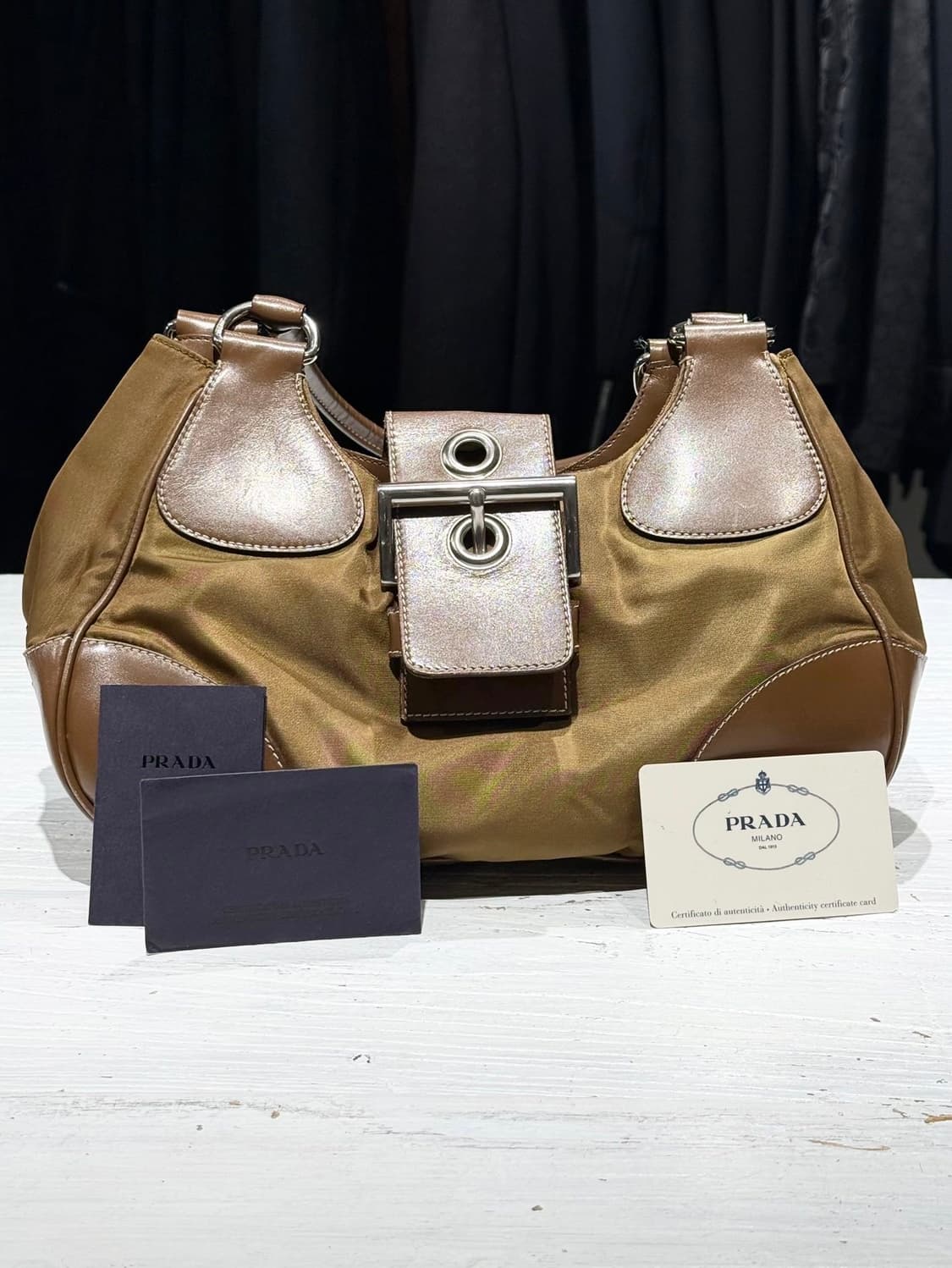 프라다 브라운 테수토 문 나일론 레더 숄더백 상품이미지8