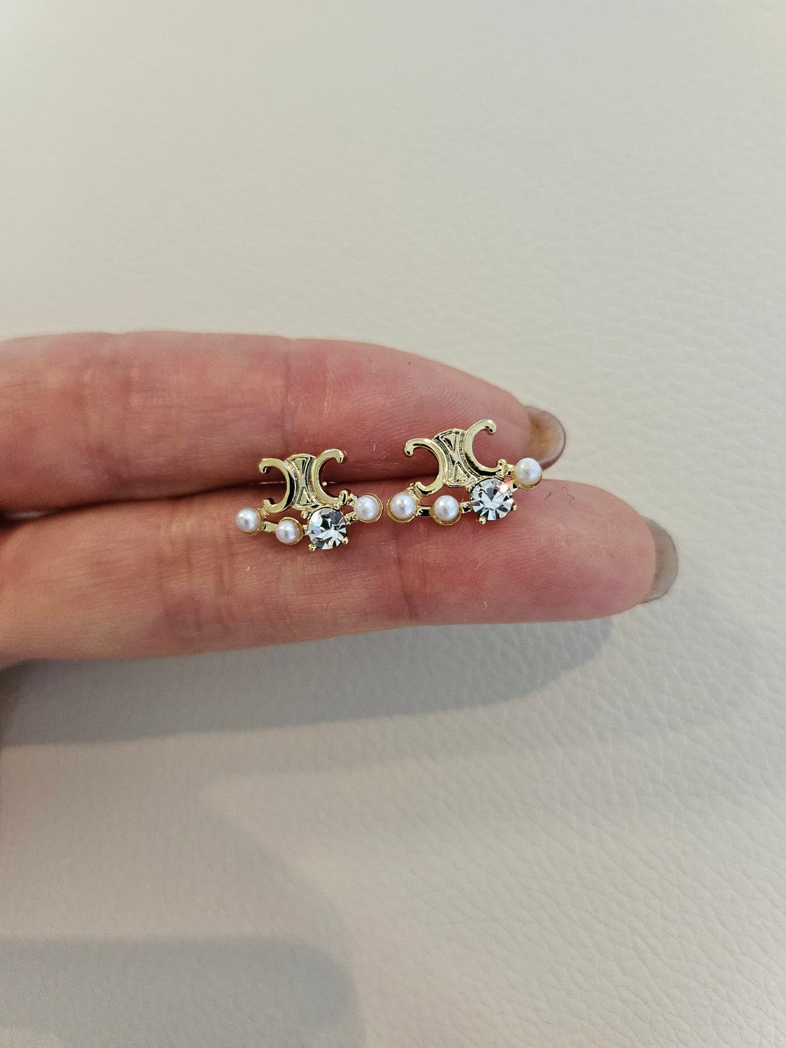 셀린느 업사이클링 트리옹프 큐빅 진주 실버 귀걸이 상품이미지5