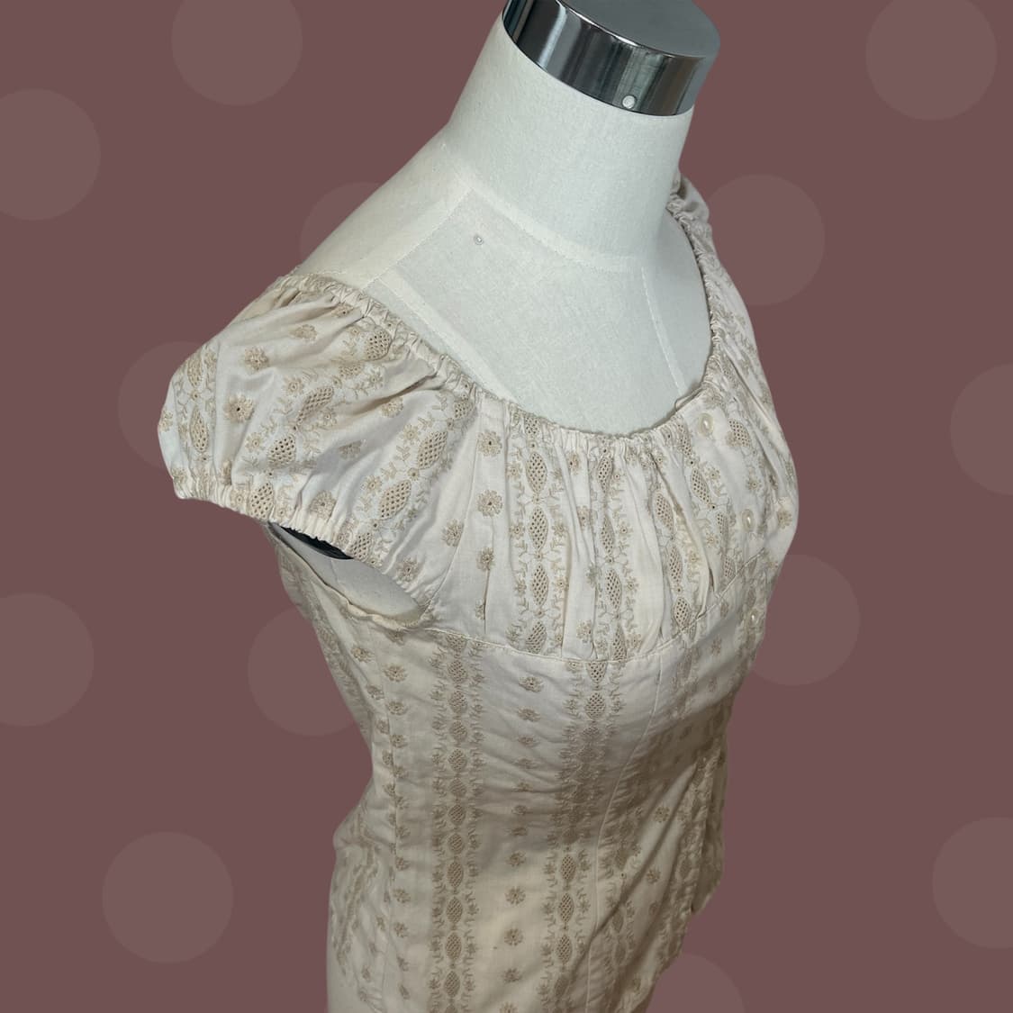 아일렛 레이스 자수 퍼프소매 블라우스 베이지 상품이미지4