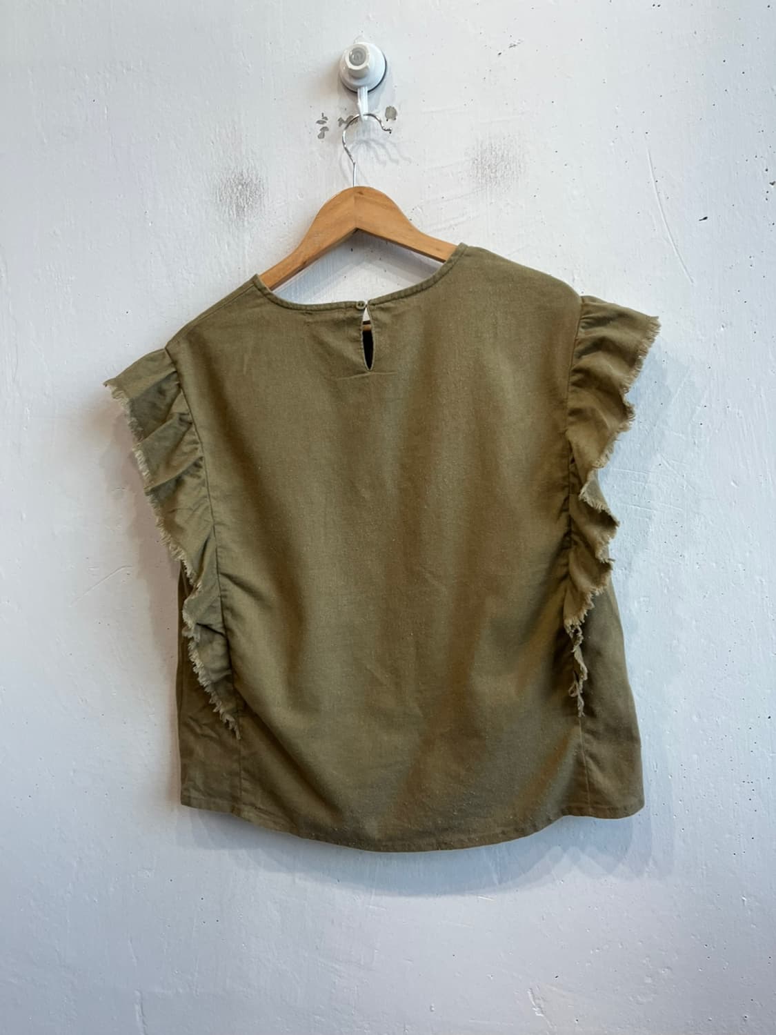 어스뮤직 JPN 린넨 블렌디드 프릴 블라우스 상품이미지2