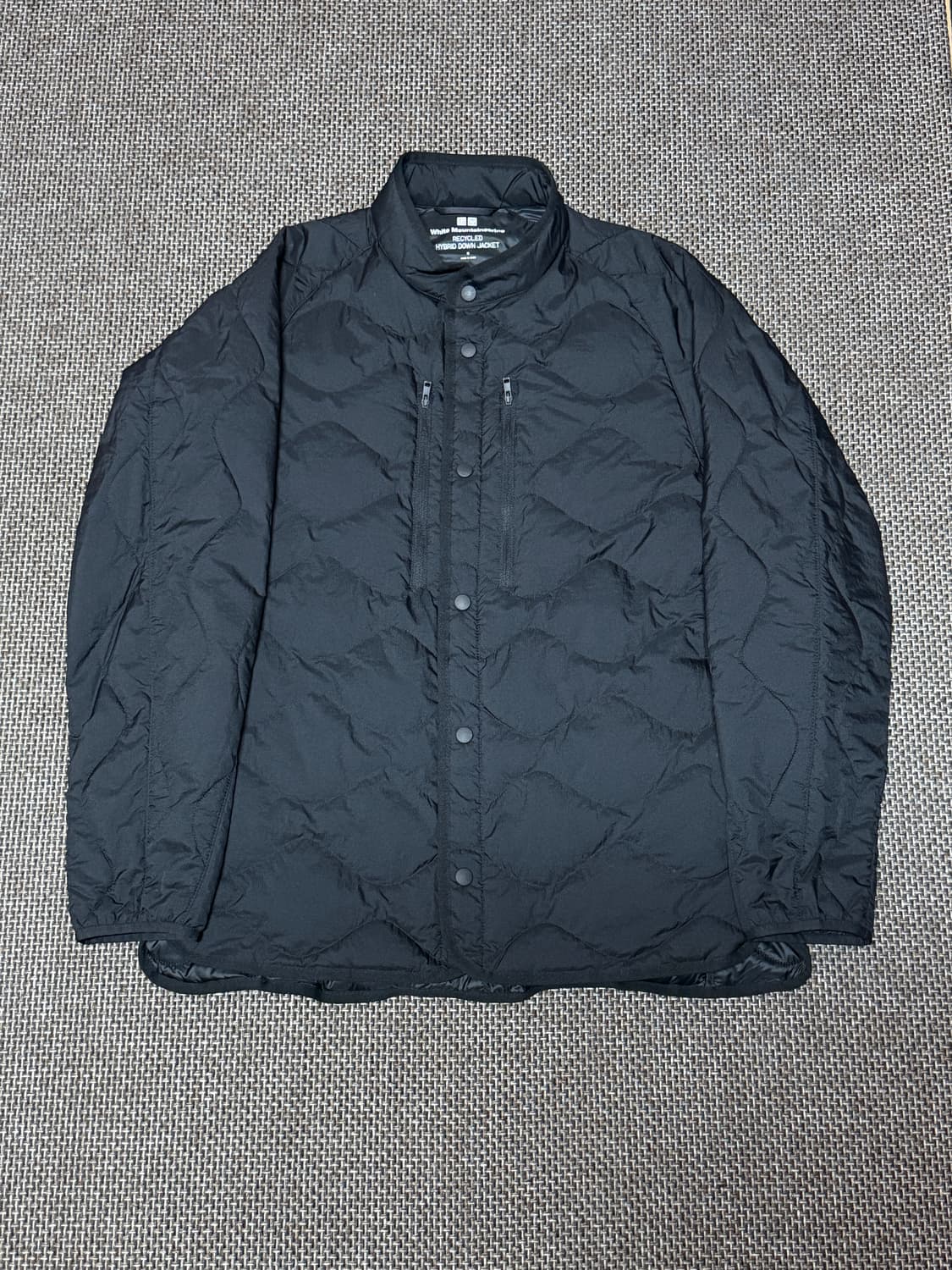 유니클로 X 화이트 마운티니어링 리사이클 하이브리드 다운재킷 상품이미지1