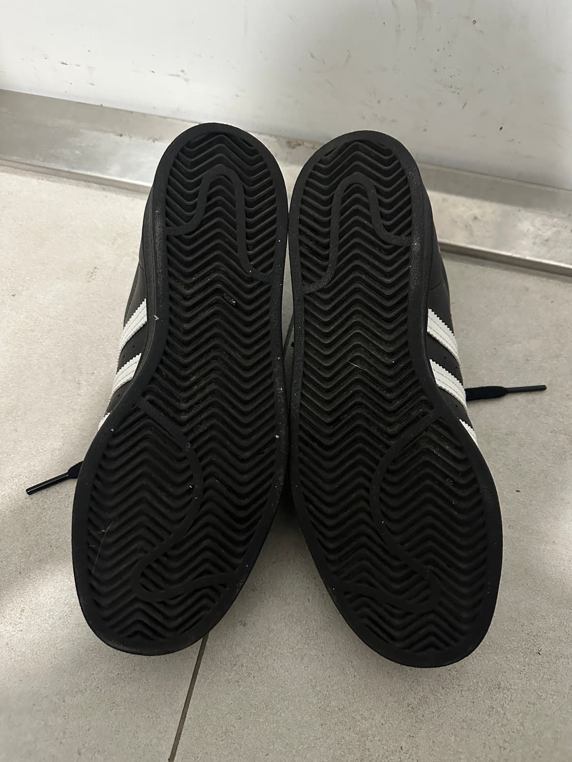 아디다스 슈퍼스타 코어 블랙 화이트 230 상품이미지5