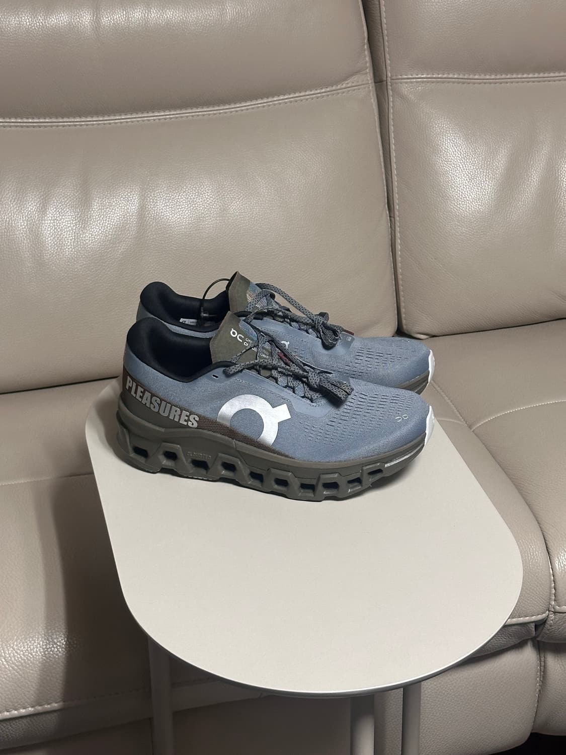 290 온러닝 클라우드 몬스터 PLEASURES 콜라보 상품이미지3