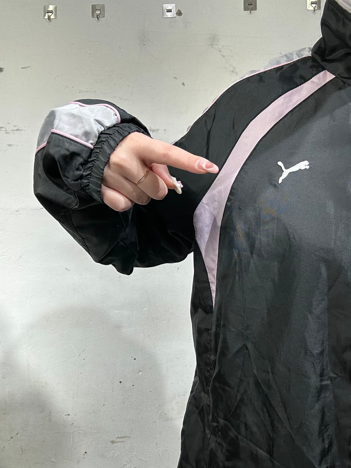 푸마 블랙 핑크 사이드 라인 로고 오버핏 트랙 자켓 L 상품이미지4