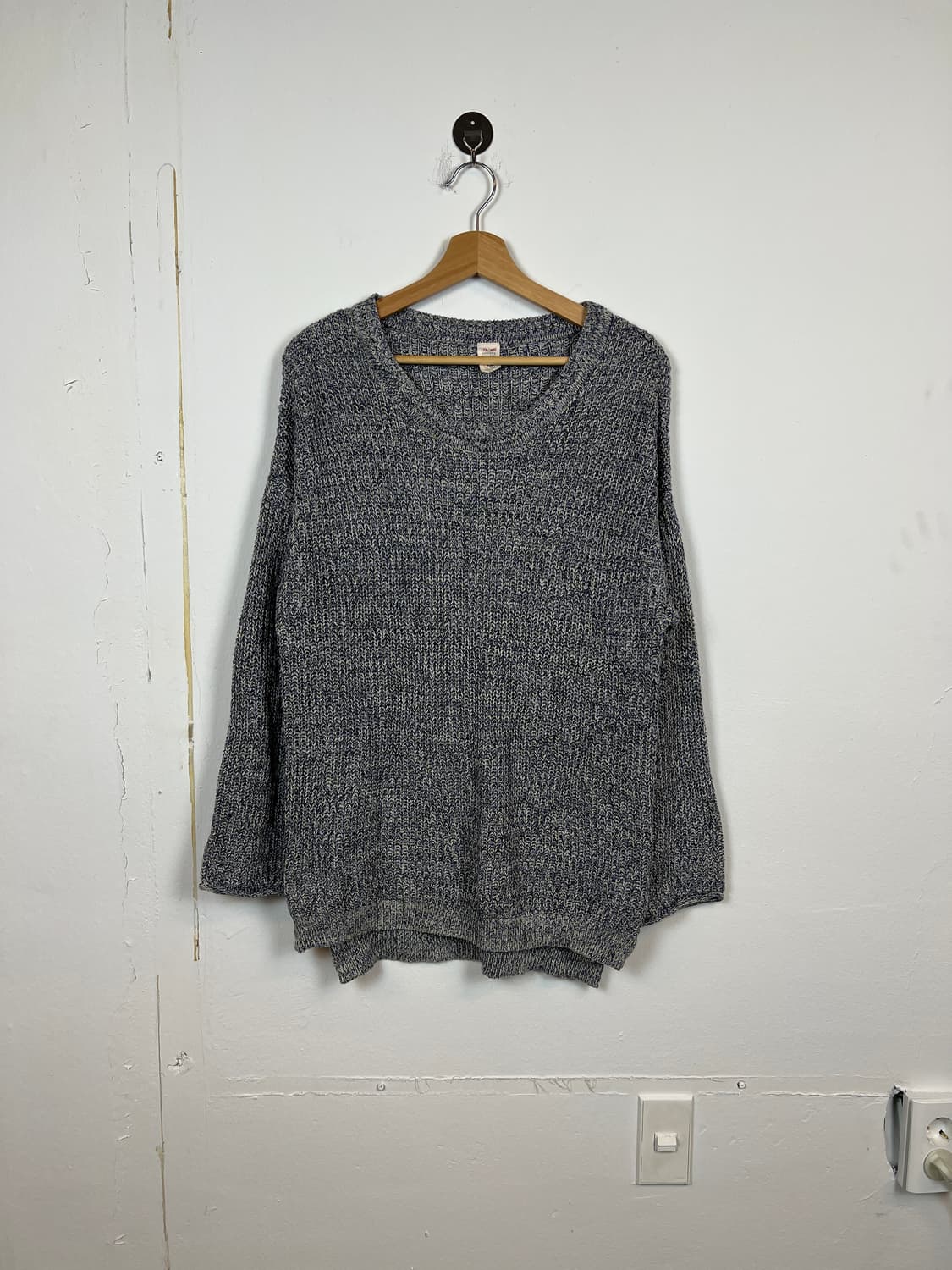 T150 WORKER'S EVERYBODY 회색 브이넥 니트 FREE 상품이미지1