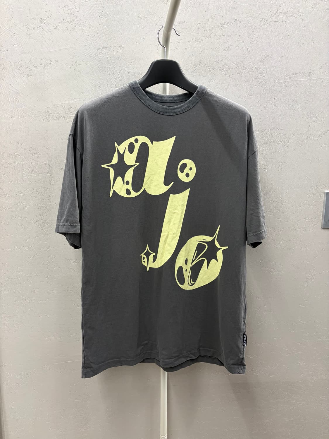 Ajobyajo 그레이 그래픽 반팔티 상품이미지2