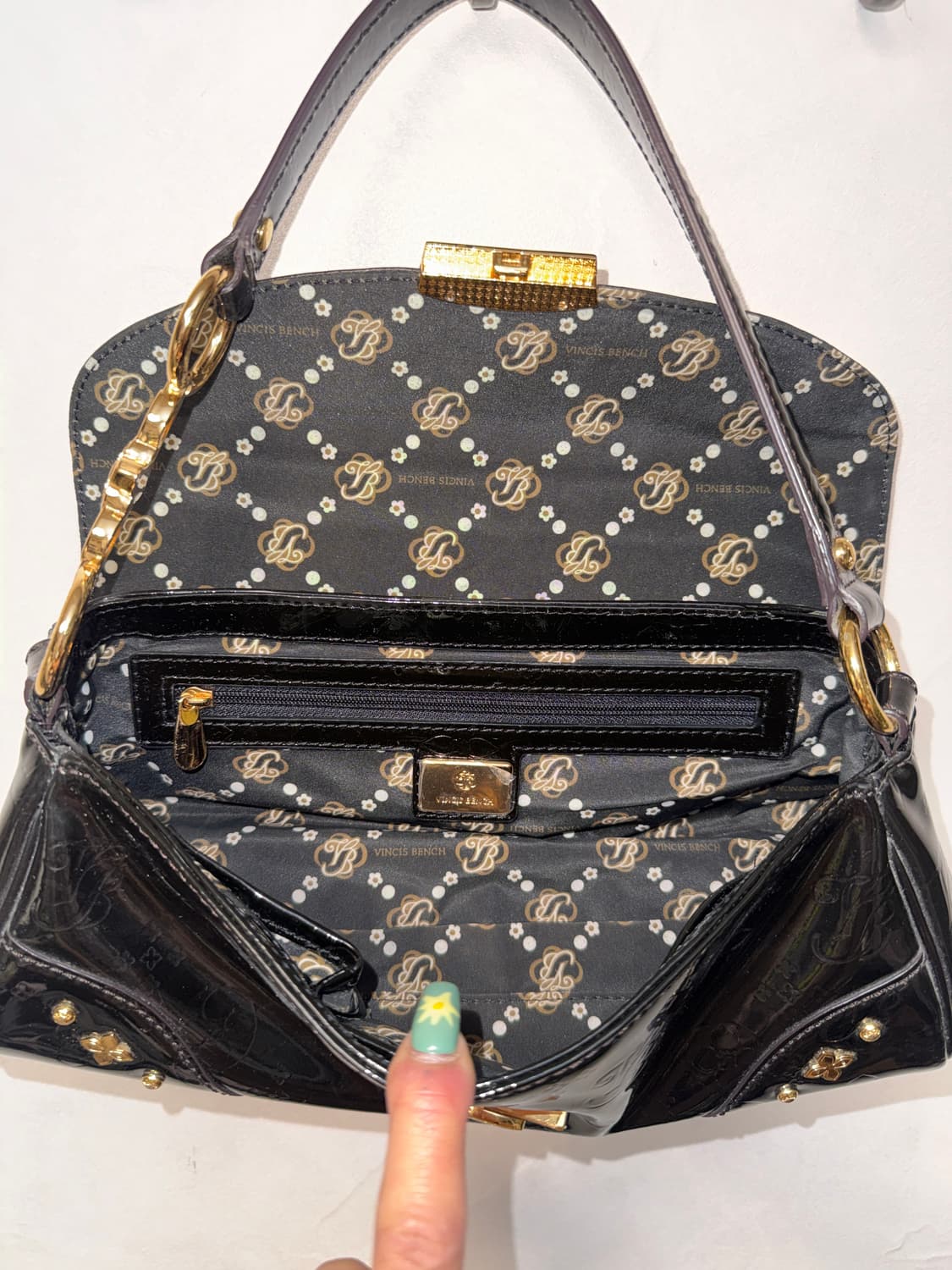 Vincis Bench black enamel mini chain 숄더백 상품이미지6