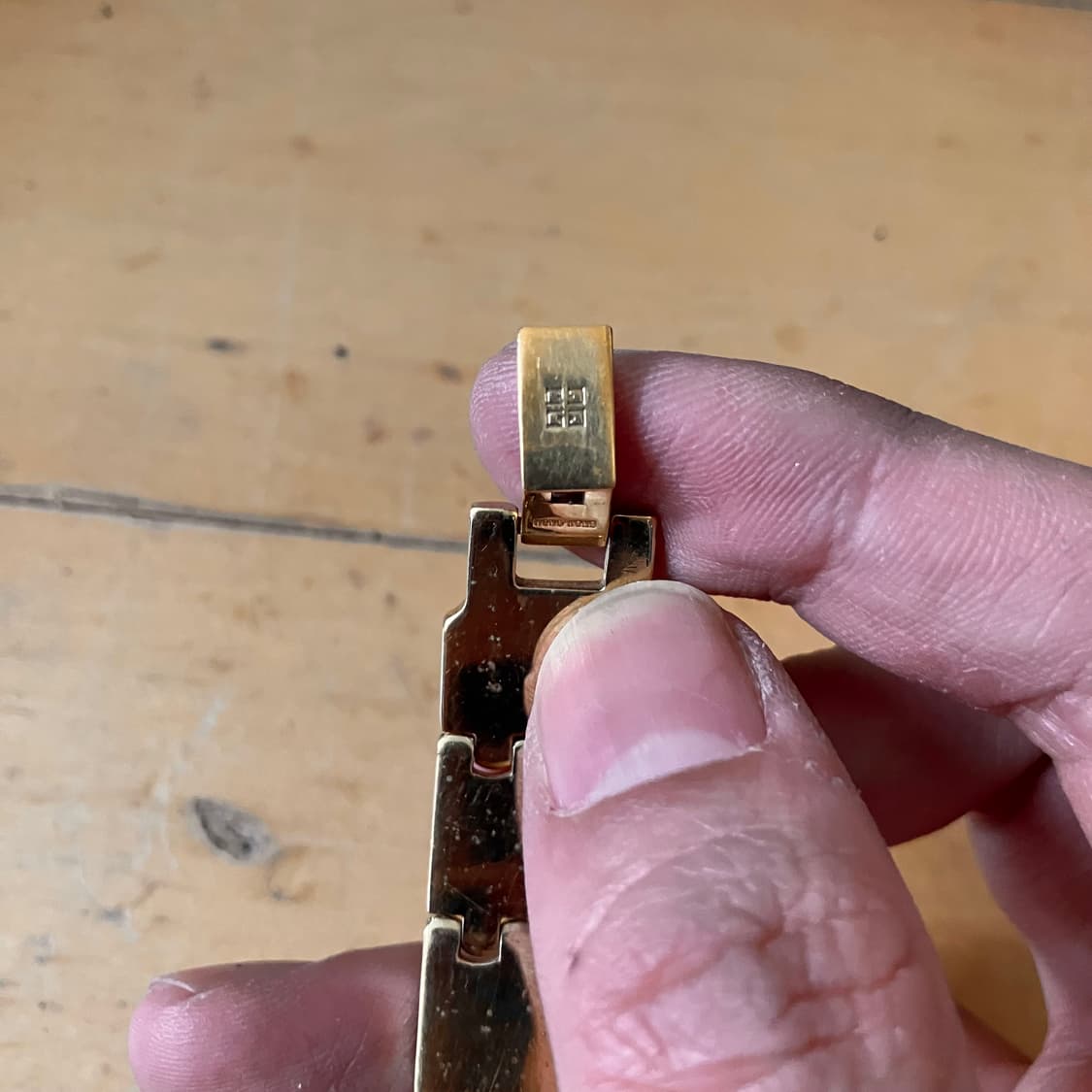 Givenchy 지방시 골드 트라이벌 빈티지 메탈 쿼츠 시계  상품이미지6