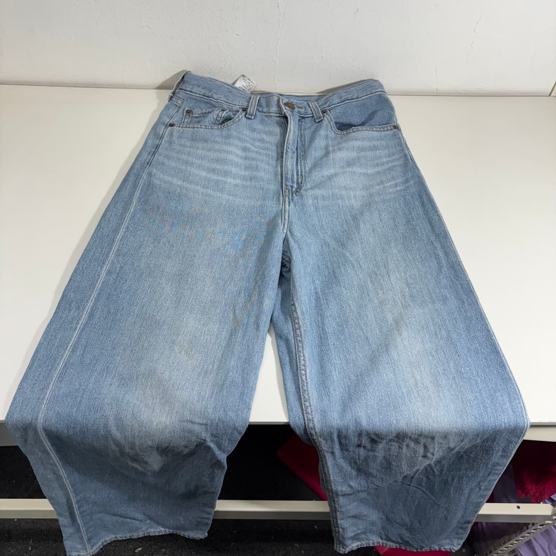 28 우먼M 리바이스 연청 일자핏 데님팬츠 상품이미지4