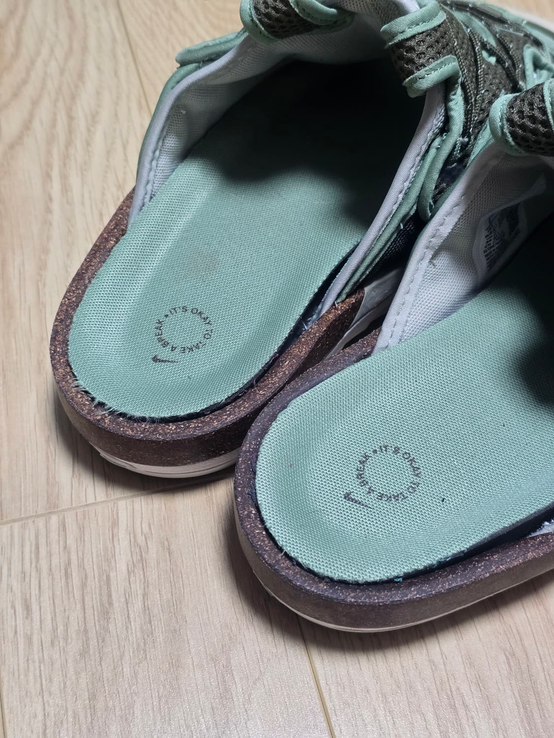 나이키 오프라인 2.0 미디움 올리브 270  상품이미지4