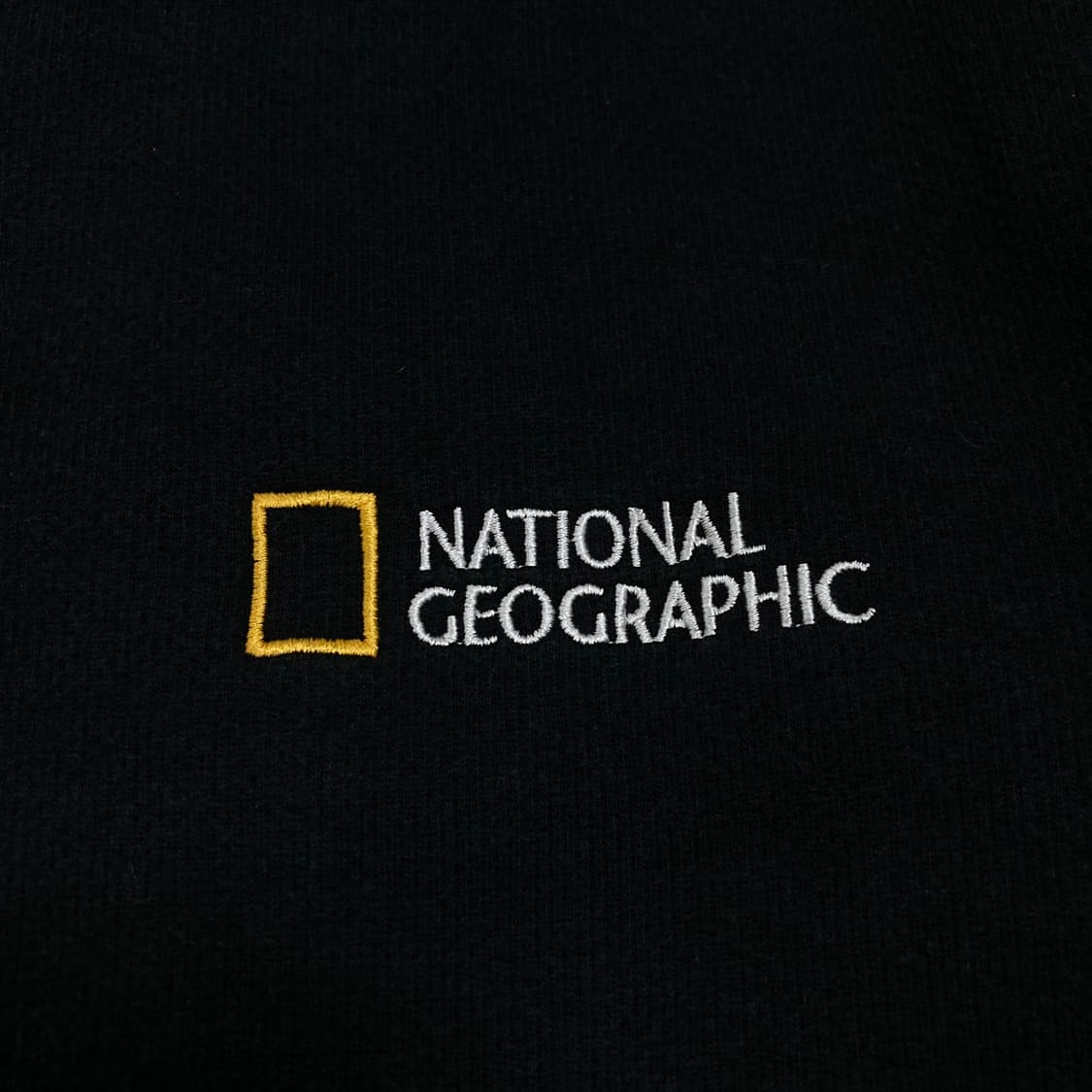 내셔널 지오그래픽 스몰 로고 블랙 맨투맨 상품이미지2