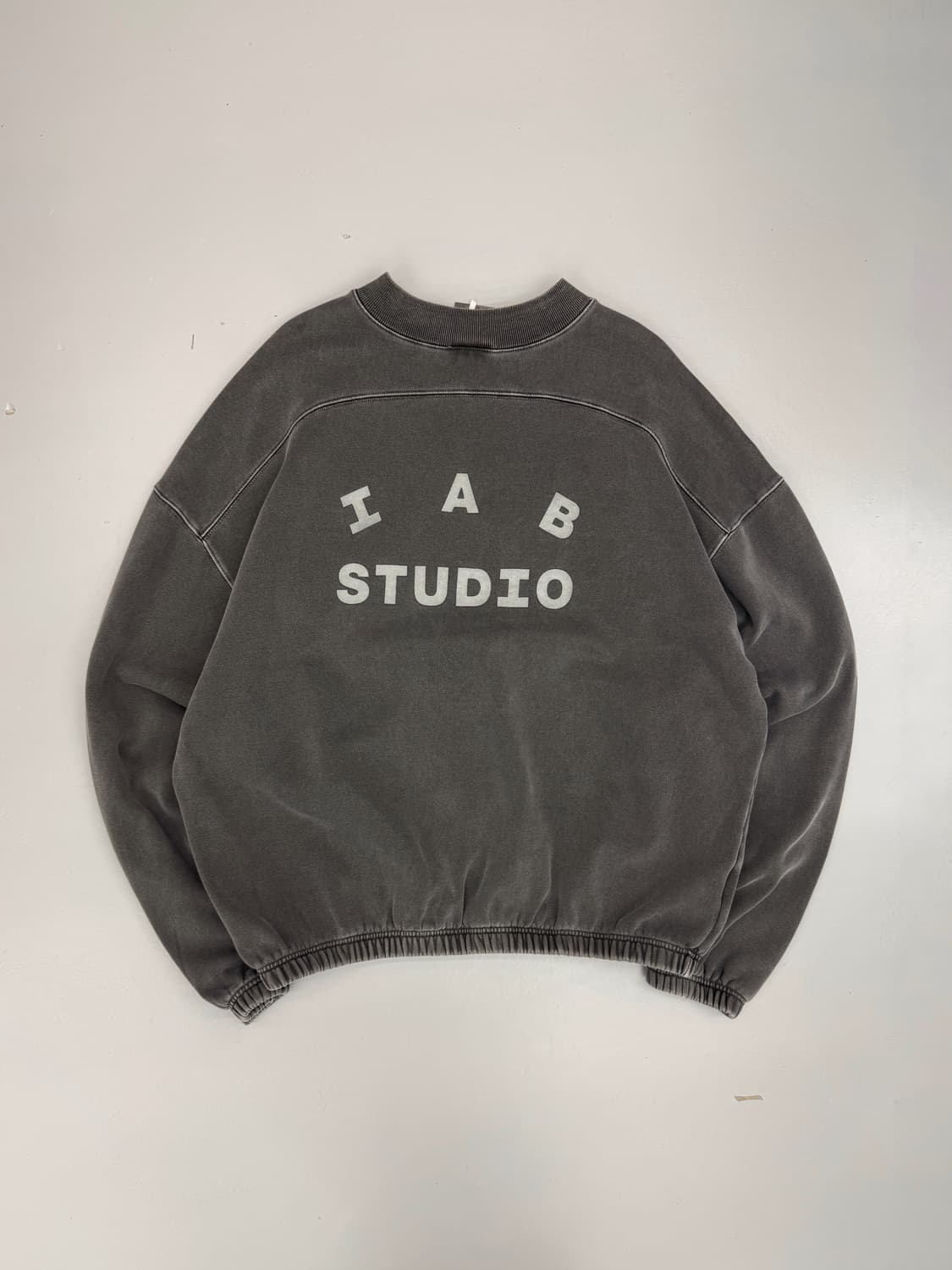 아이앱스튜디오 오버사이즈 피그먼트 크루 스웻 맨투맨 상품이미지1