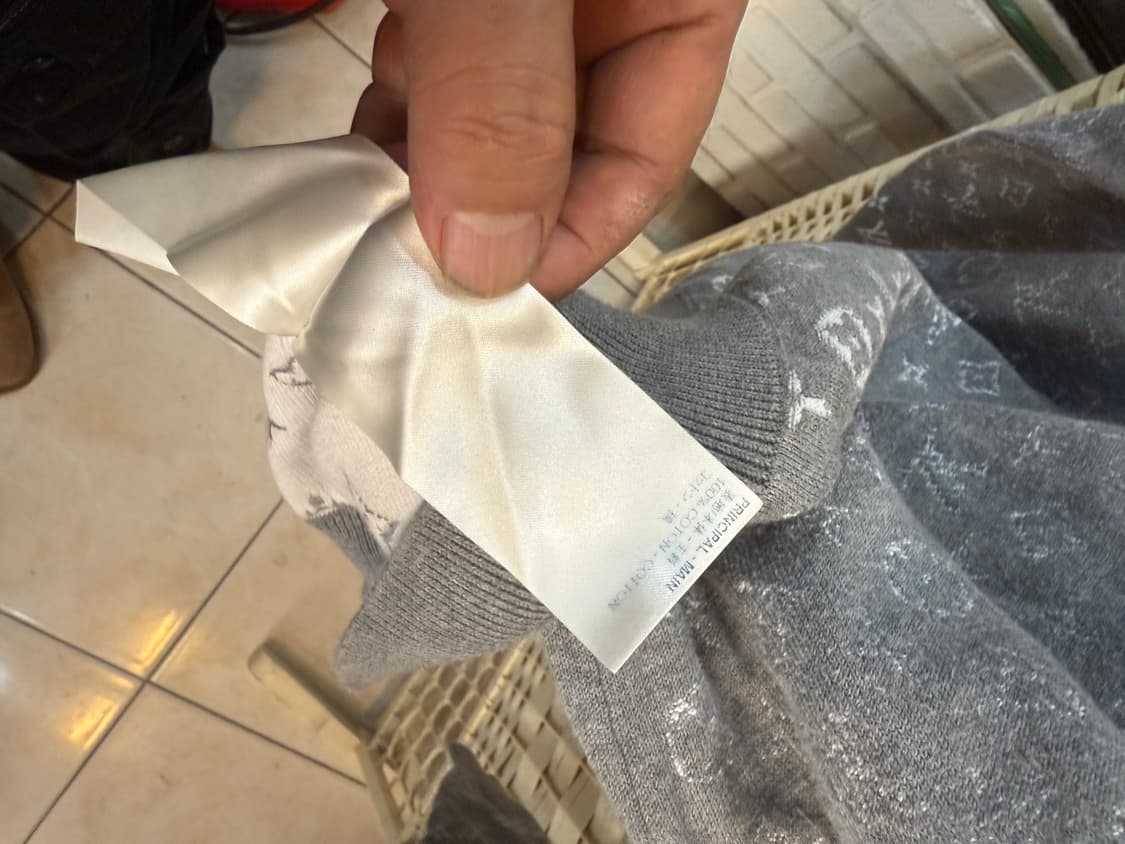 100 정품 루이비통 그라디언트 맨투맨 팝니다 상품이미지5