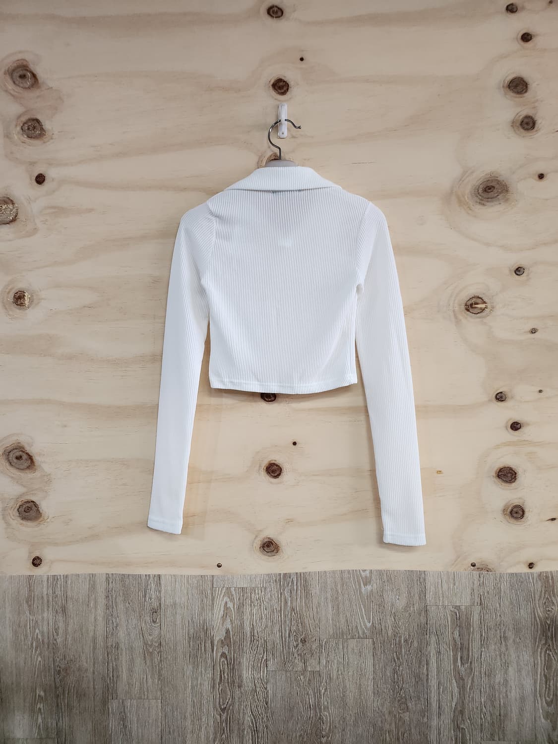 1155) 여성 어깨트임 크롭 긴팔티 상품이미지2