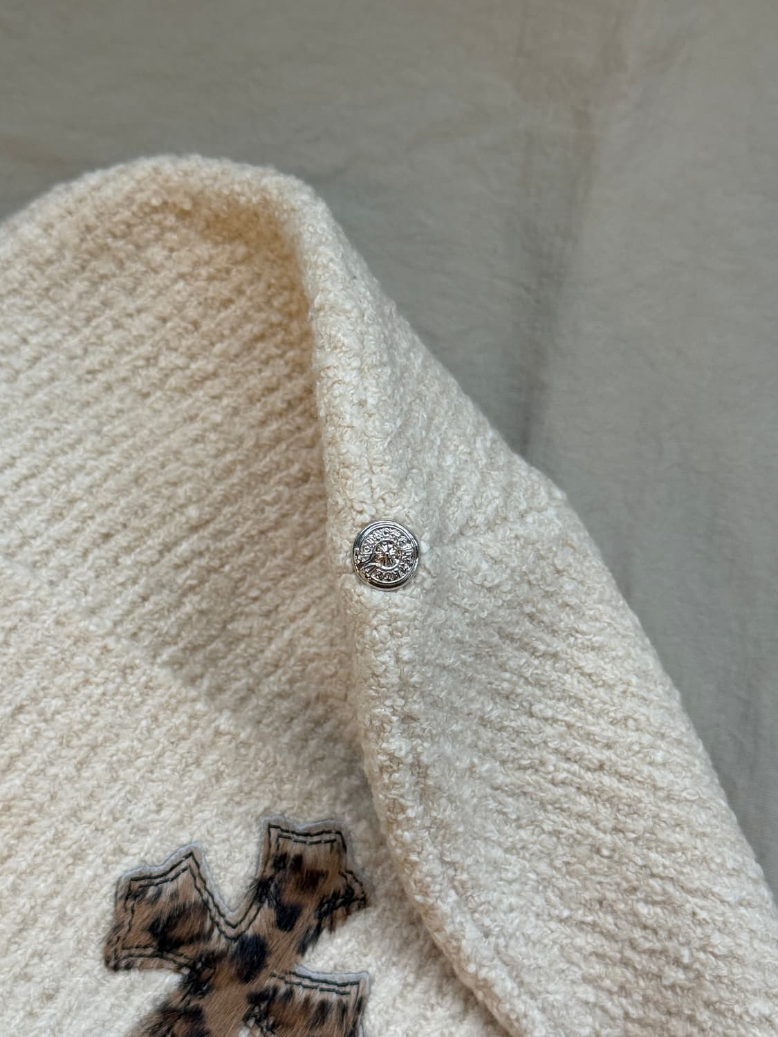 크롬하츠 크로스 패치 비니 레오파드 송치 제니, 산다라 착용  상품이미지2