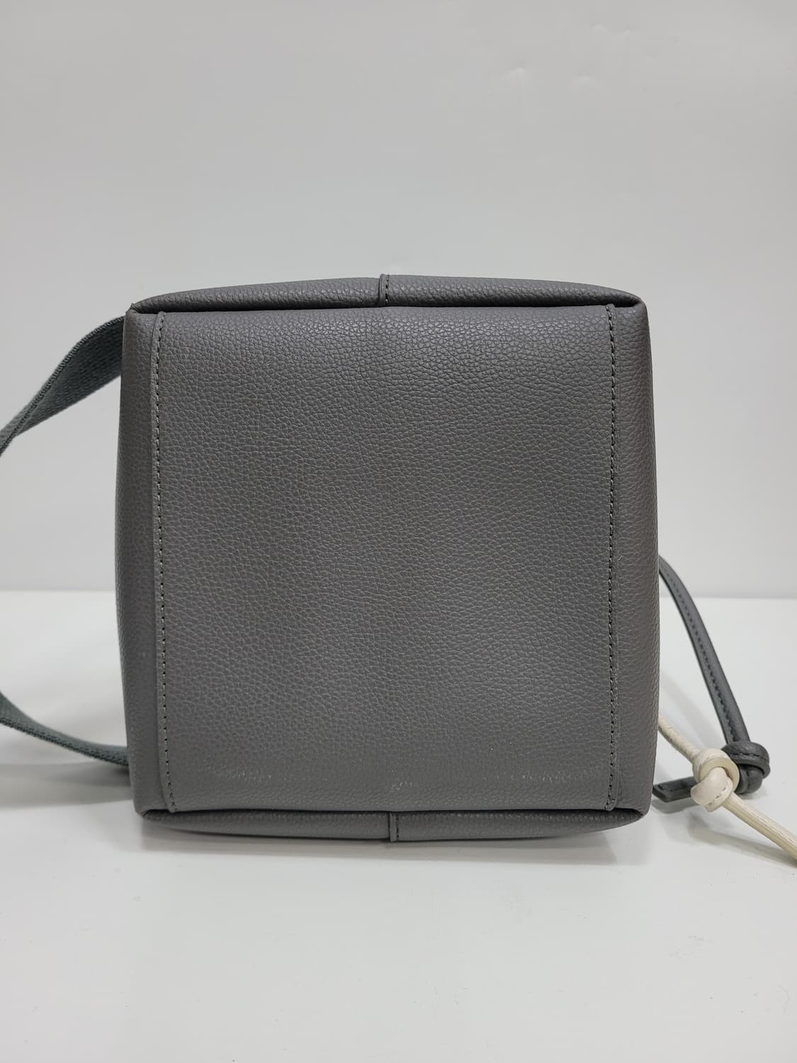 BEAN POLE 빈폴 에쉬 뉴 포레 스몰 버킷백
 상품이미지5