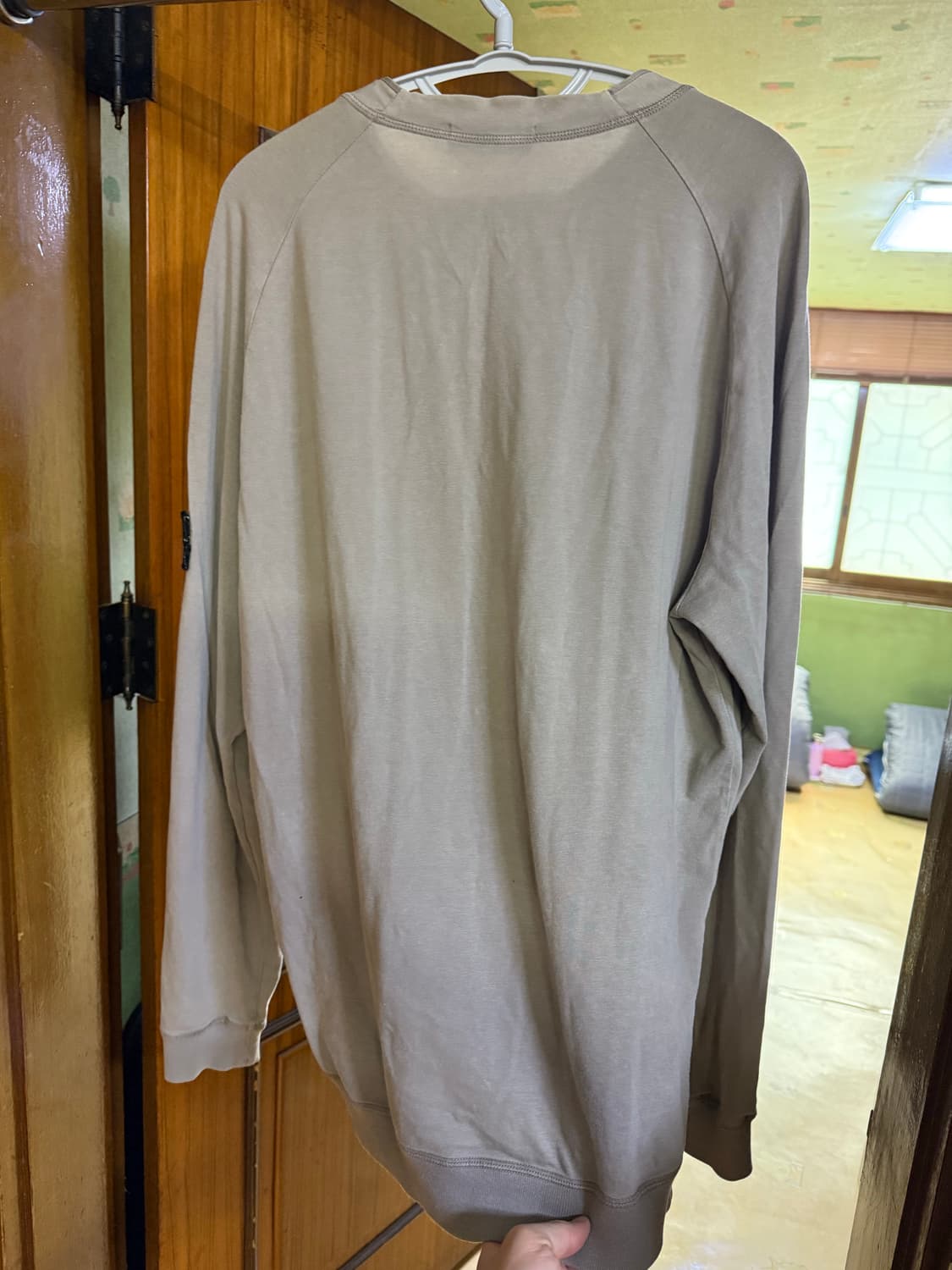 안냐세요 스톤아일랜드 sss급 카키 롱슬리브 xl사이즈 판매합니다(정품) 상품이미지3