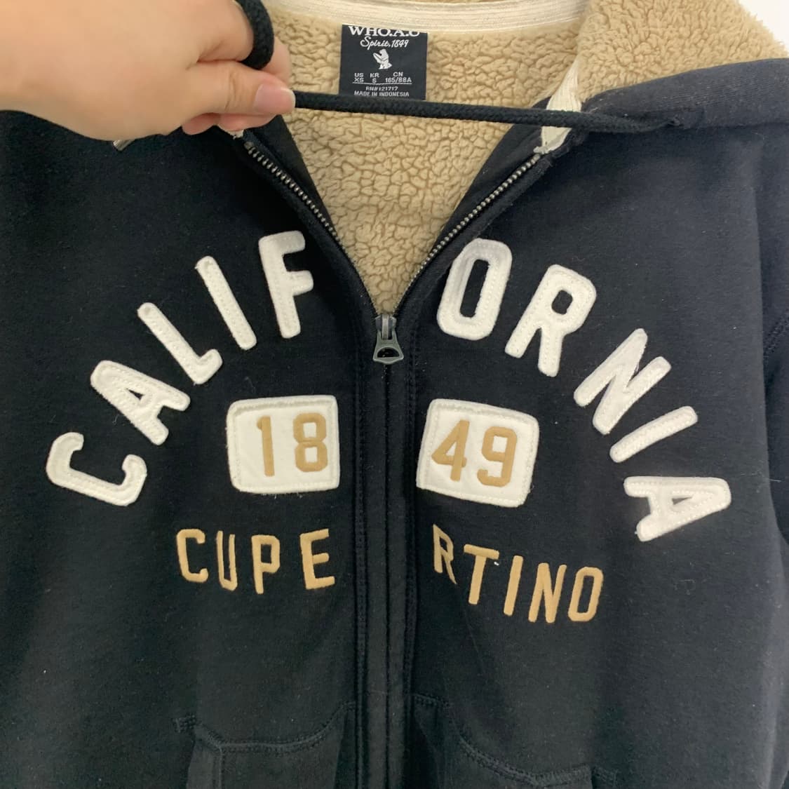 후아유 y2k 와투케 블랙 양털 후드집업 상품이미지4