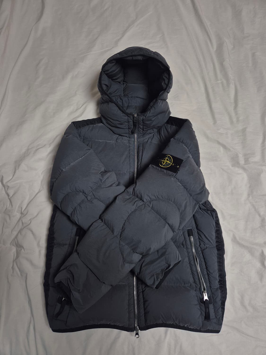 스톤 아일랜드 심리스 터널 23FW S사이즈 상품이미지1