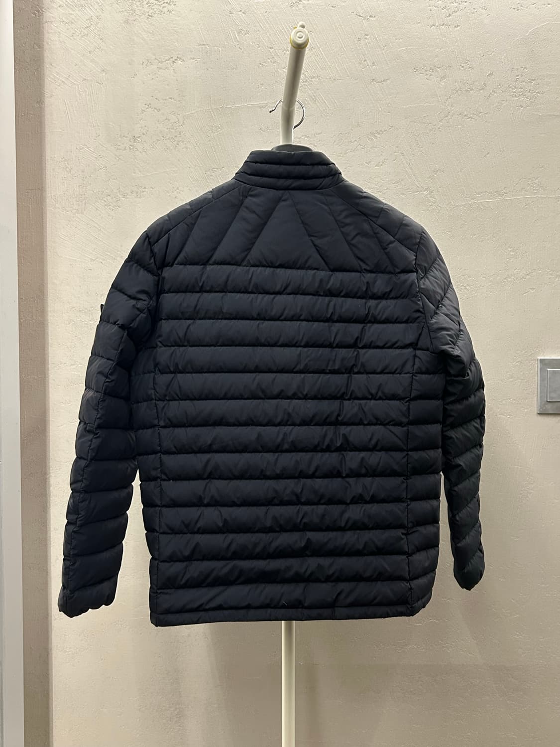 게스(GUESS) 블랙 구스 경량 패딩  상품이미지3