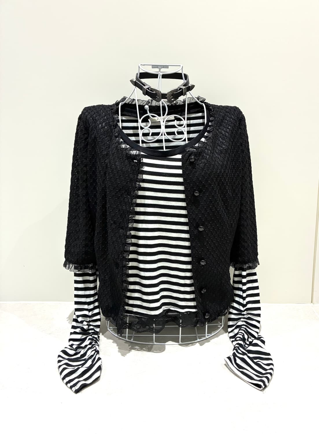 블랙 프릴 자켓 + 셔링 롱슬리브 상품이미지3