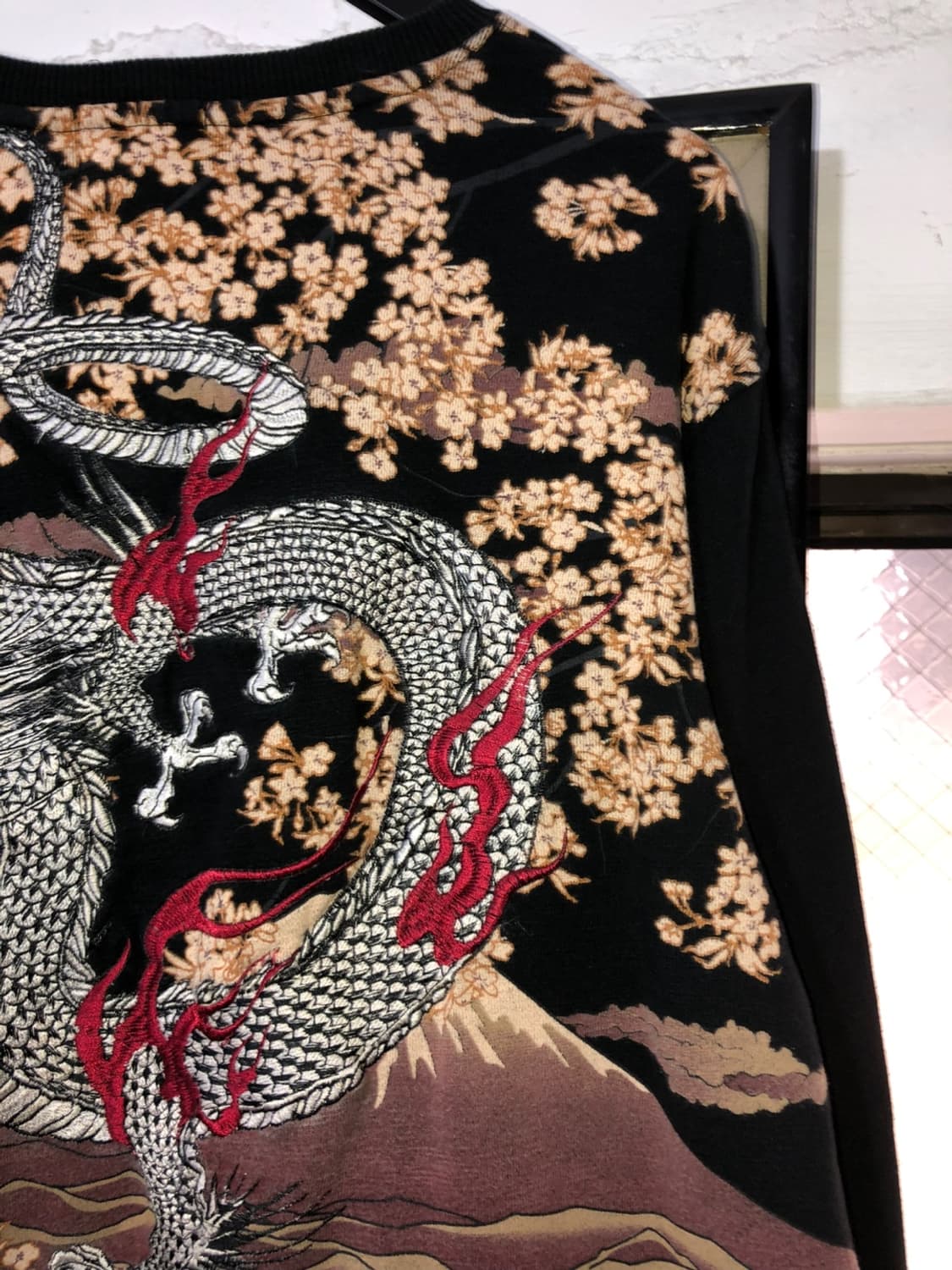 카라쿠리 타마시 동양풍 자수 맨투맨 상품이미지5