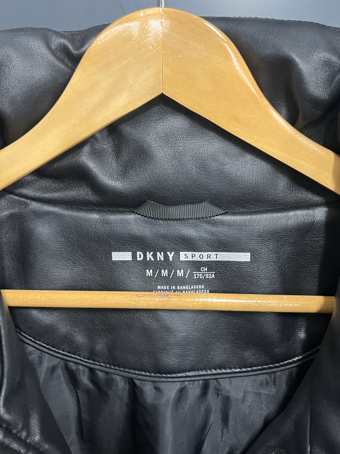 DKNY 디케이엔와이 스펠링 로고 레더 쿠퍼 패딩 점퍼 상품이미지4