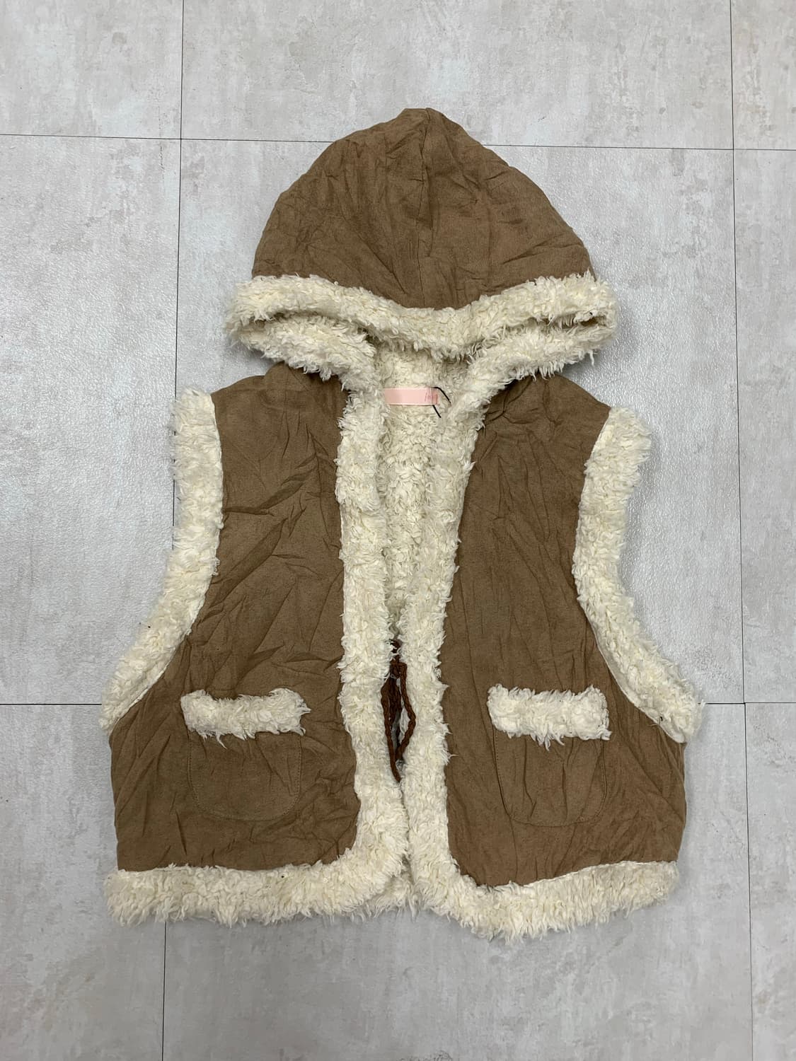 image 무스탕 베스트 후드 상품이미지1