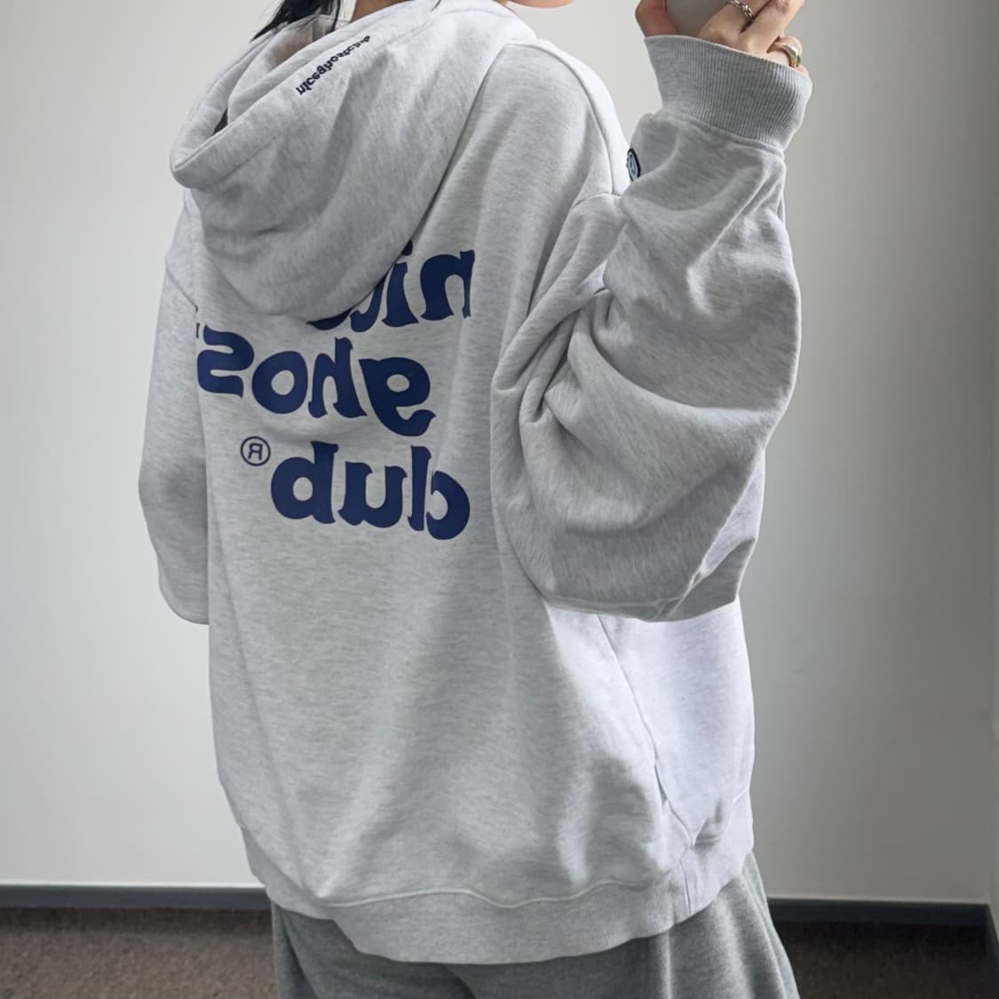 Nice ghost club 나이스 고스트 클럽 백 로고 후드티  상품이미지3