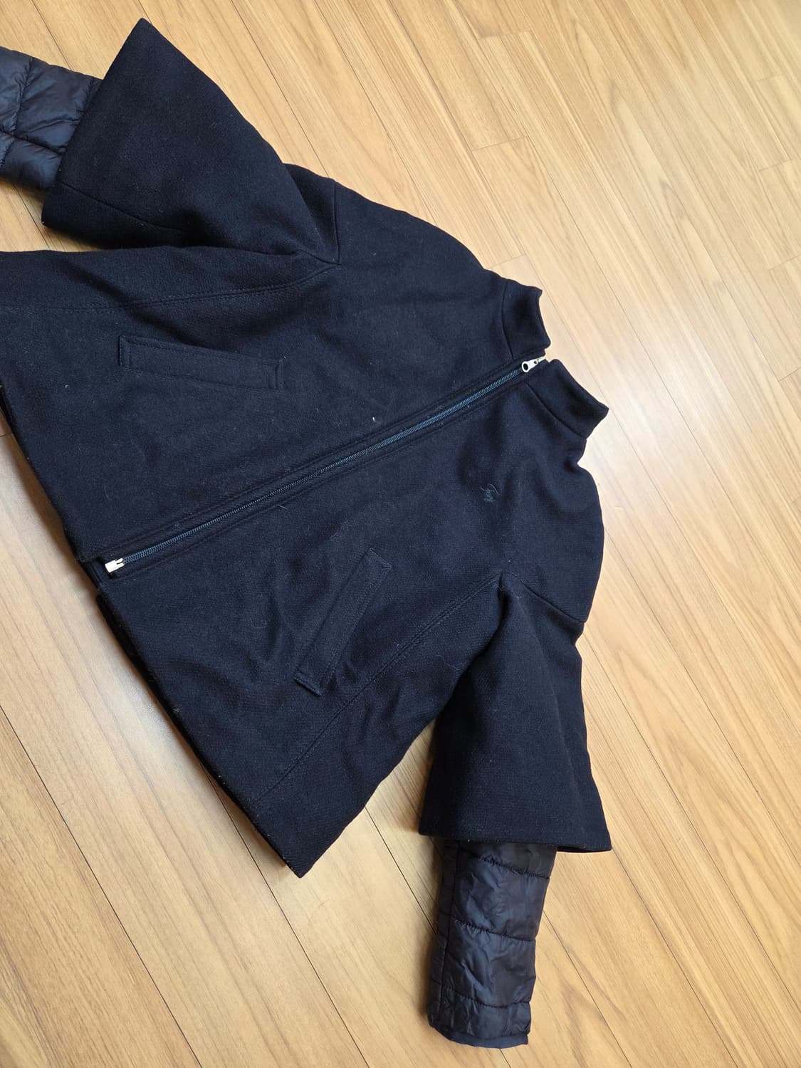 Fay Junior 네이비색 자켓 판매합니다. 사이즈는 8/133입니다. 상품이미지1