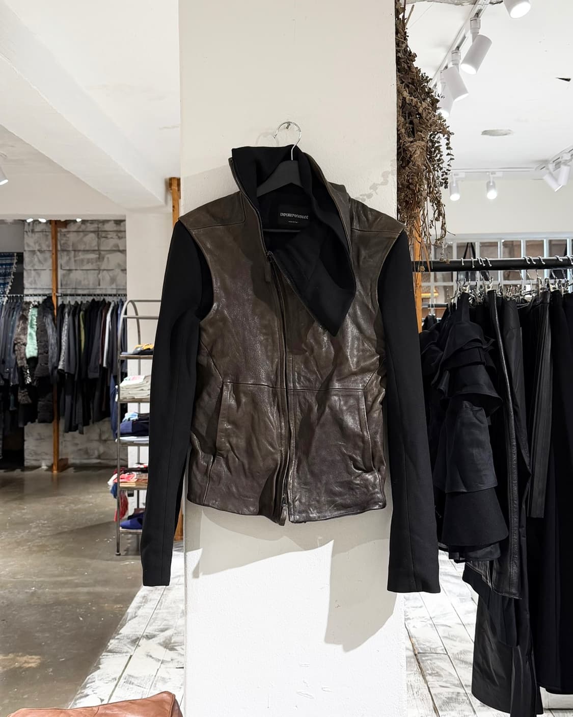 엠포리오 아르마니 카키 레더 집업 자켓 상품이미지1