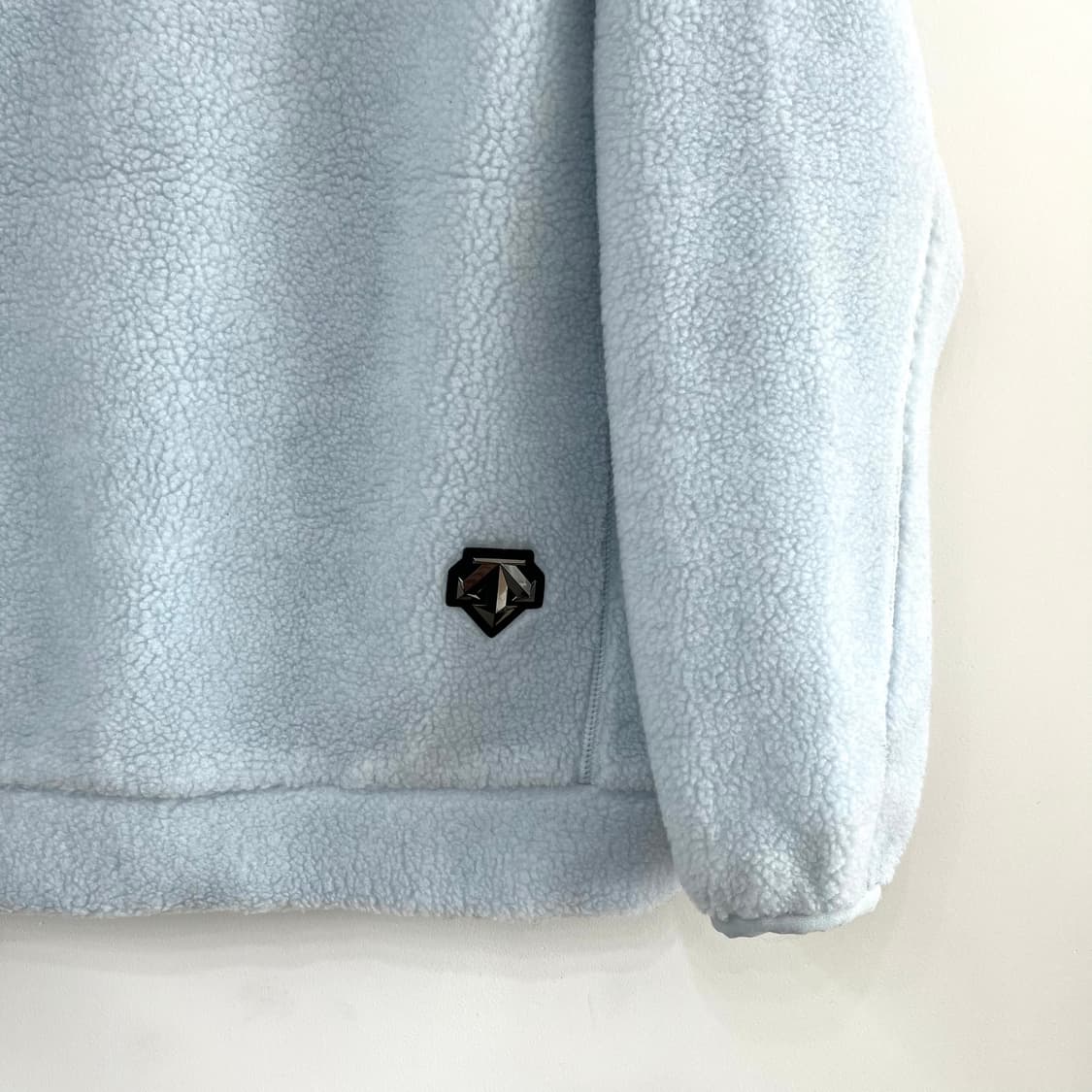 데상트x마세라티 스카이블루 셰르파 플리스 자켓 상품이미지8