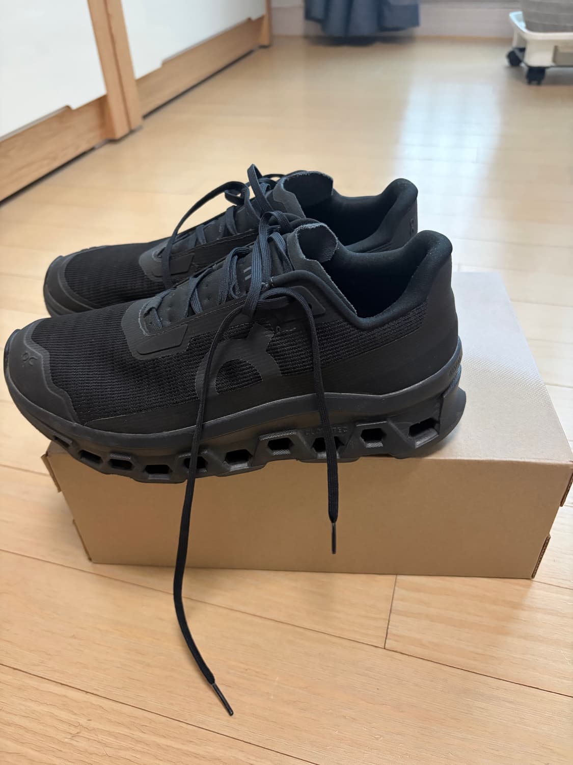 온러닝 클라우드 몬스터 보이드블랙260 41사이즈 판매 상품이미지2