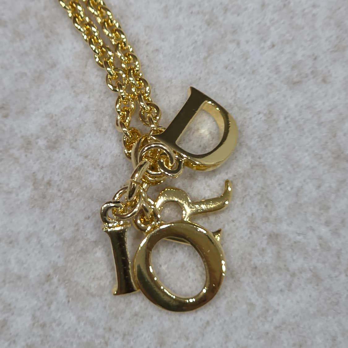 디올 금장 dior 로고 레터링 목걸이(남녀공용) 상품이미지3