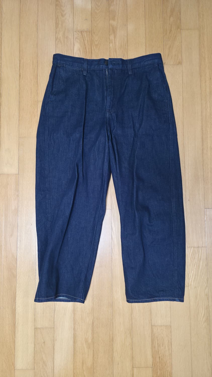 유니클로 와이드 테이퍼드 진 상품이미지1