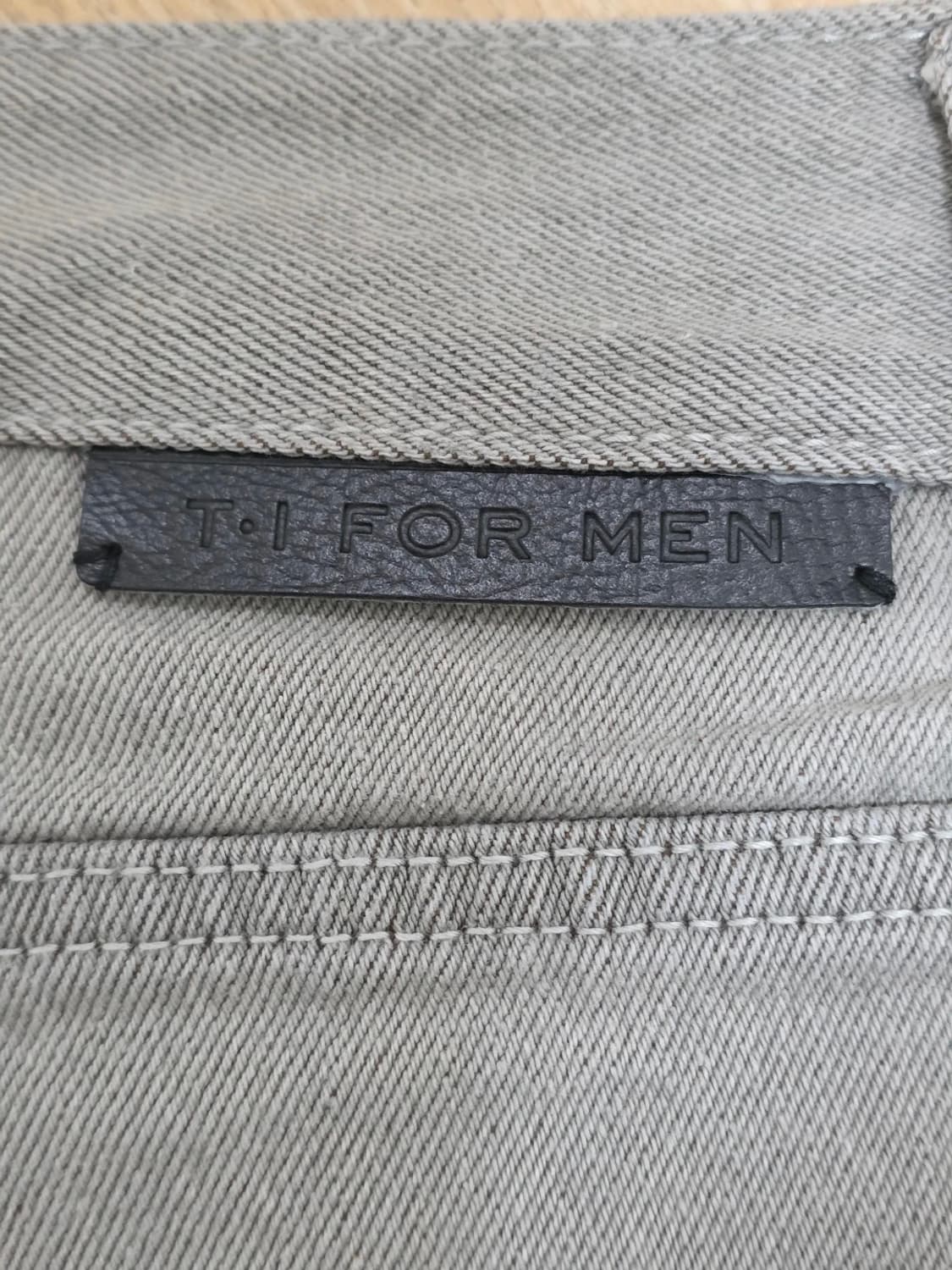 [새제품] 티아이포맨 세미 와이드 원턱 데님 팬츠 그레이 32 상품이미지7